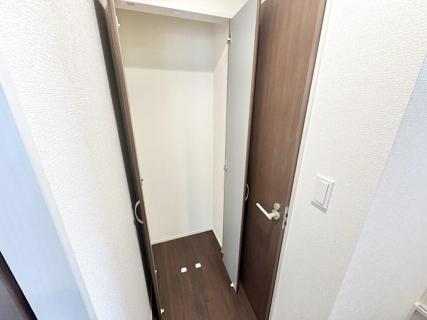 ☆2号棟　1階廊下収納☆