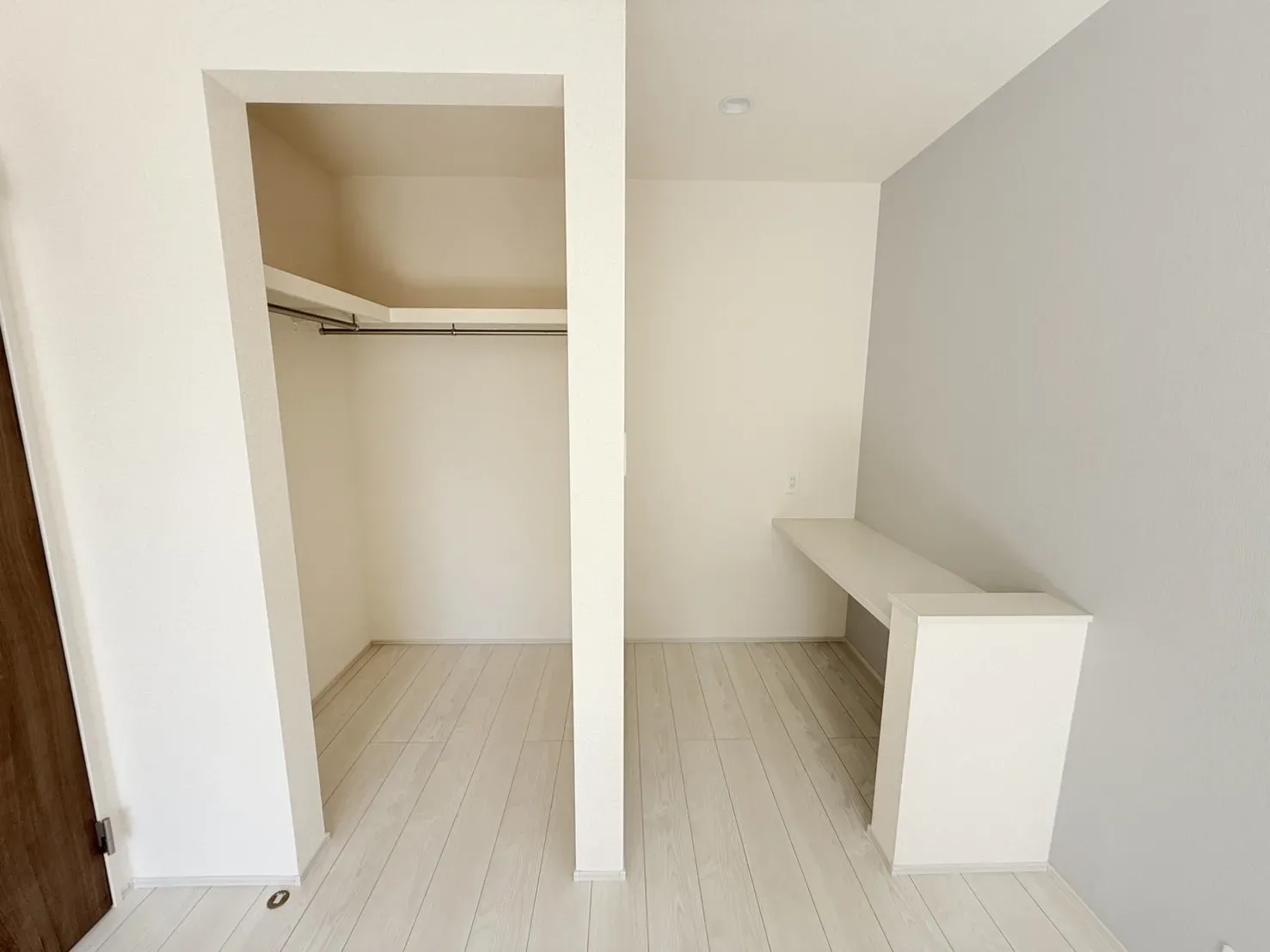 洋室収納+カウンター