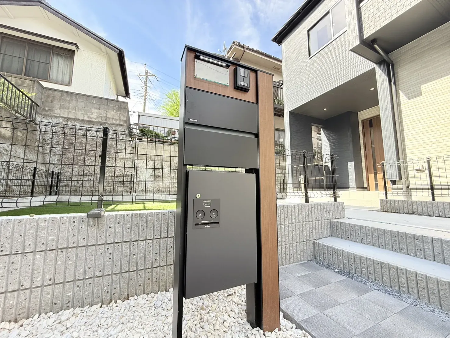 宅配BOX付き門柱