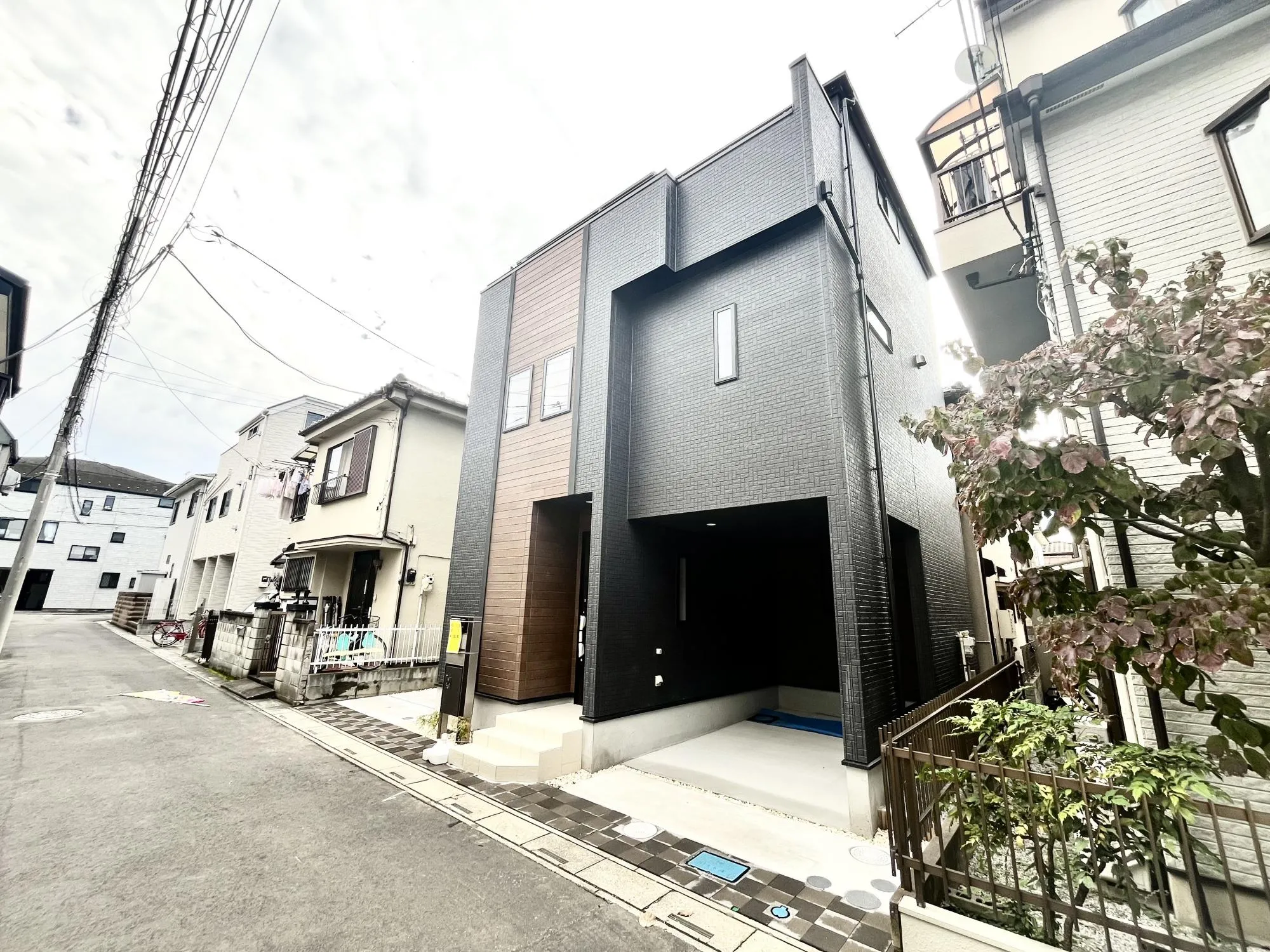 デザインで分譲住宅を変えていく、東栄住宅の家づくり。温かみのある木調素材を基調としたデザイン「WOODIE」ウッディエを採用