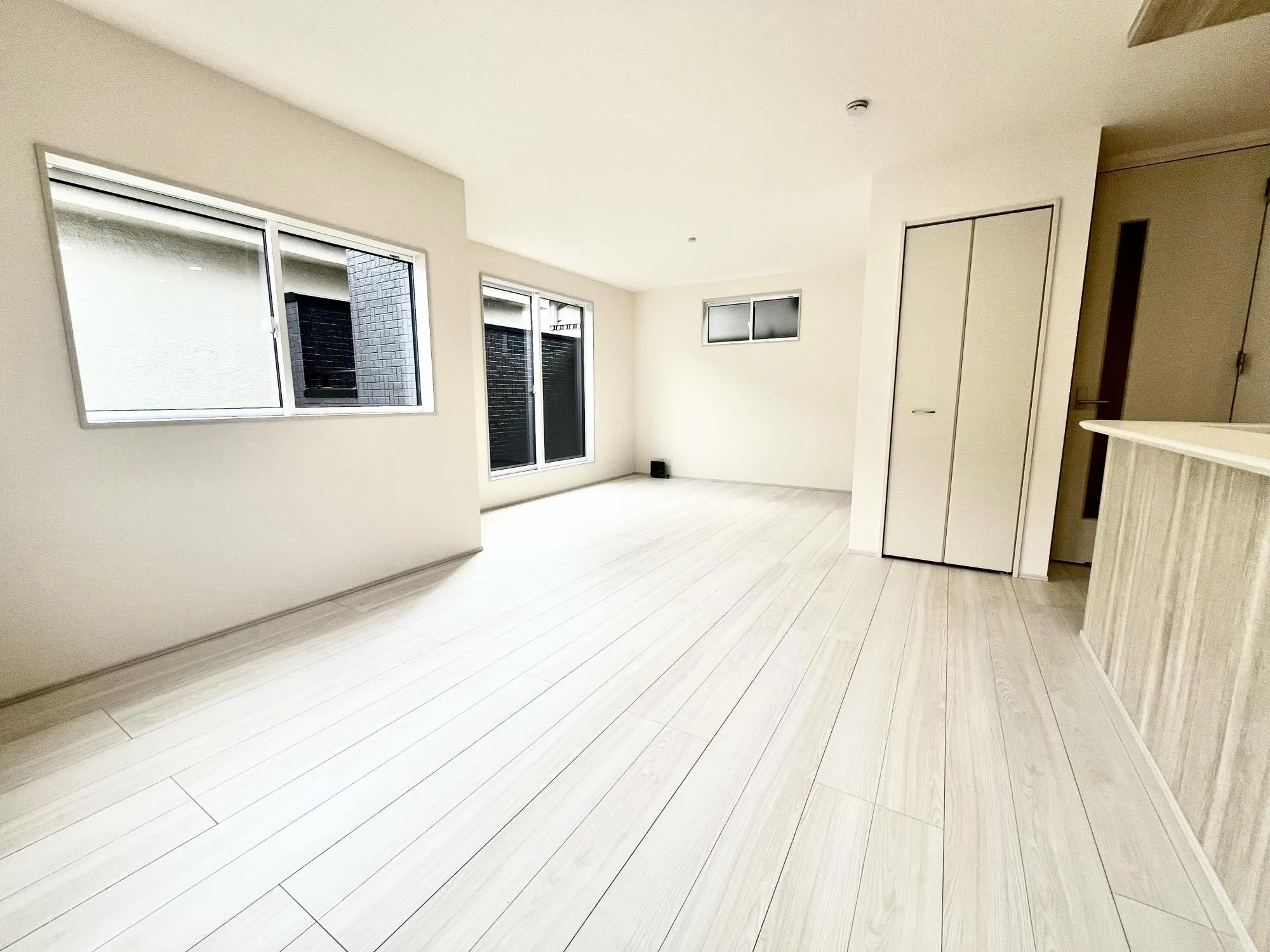 くつろぎも、団らんも、のびのびと。広々空間で叶える、明るく開放的な暮らし