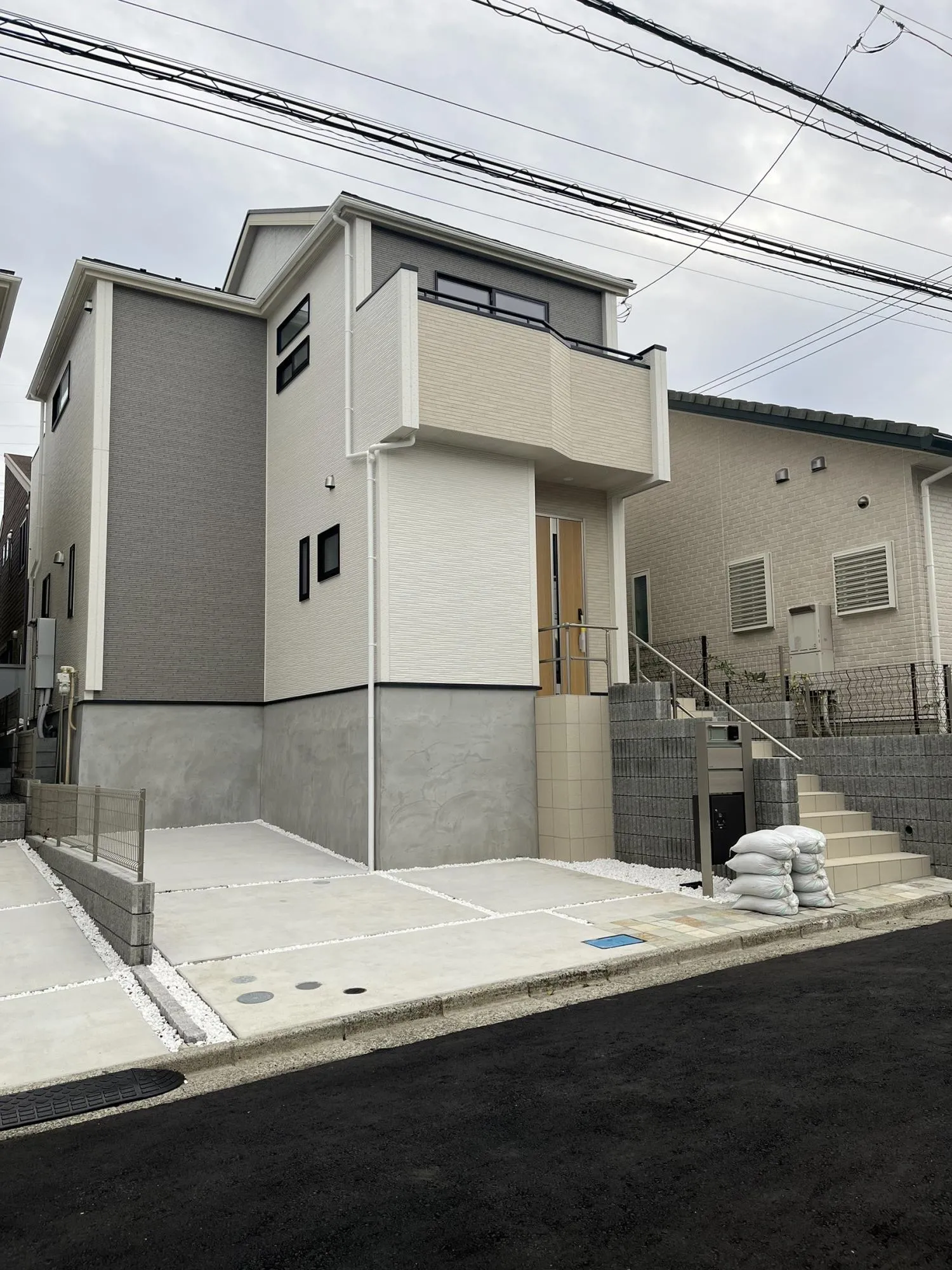 カースペース2台分を確保!
ご夫婦で2台所有される方や来客時にも便利です。