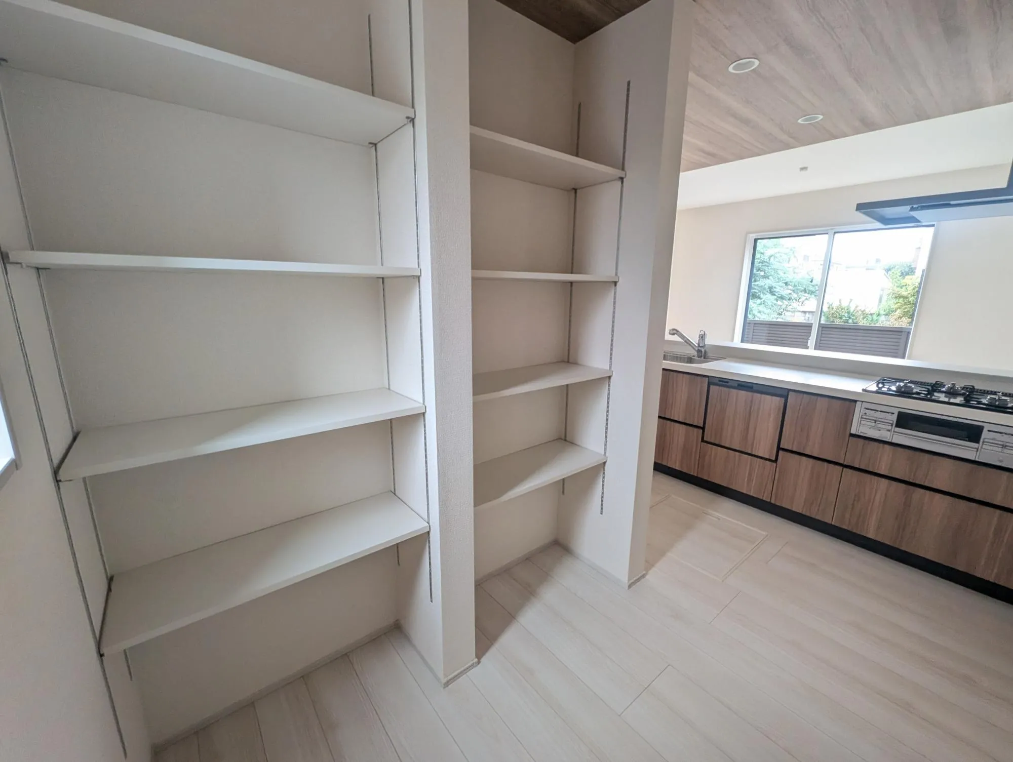 1号棟:キッチン裏収納