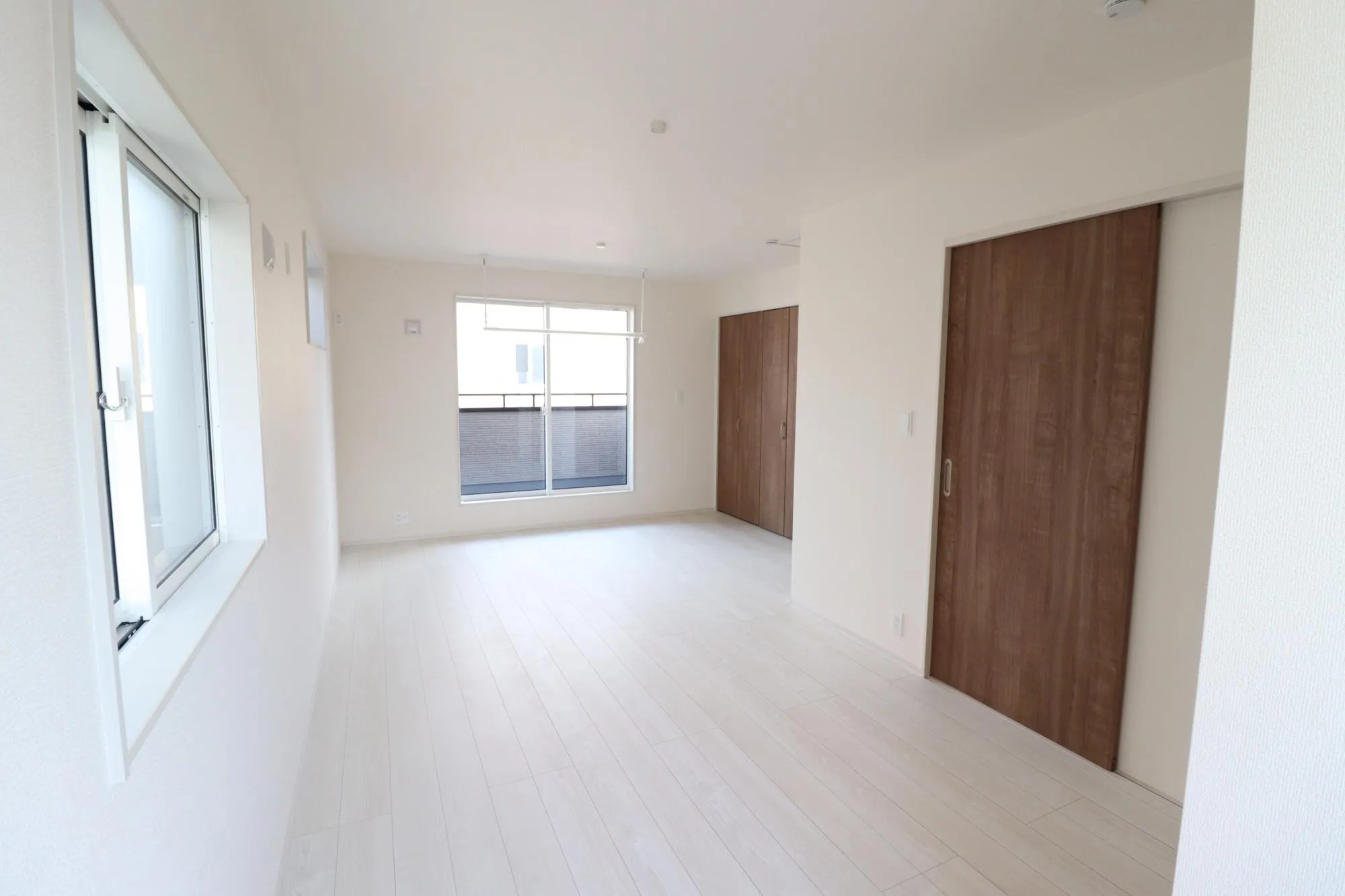 【洋室(11.25帖)/1号棟】