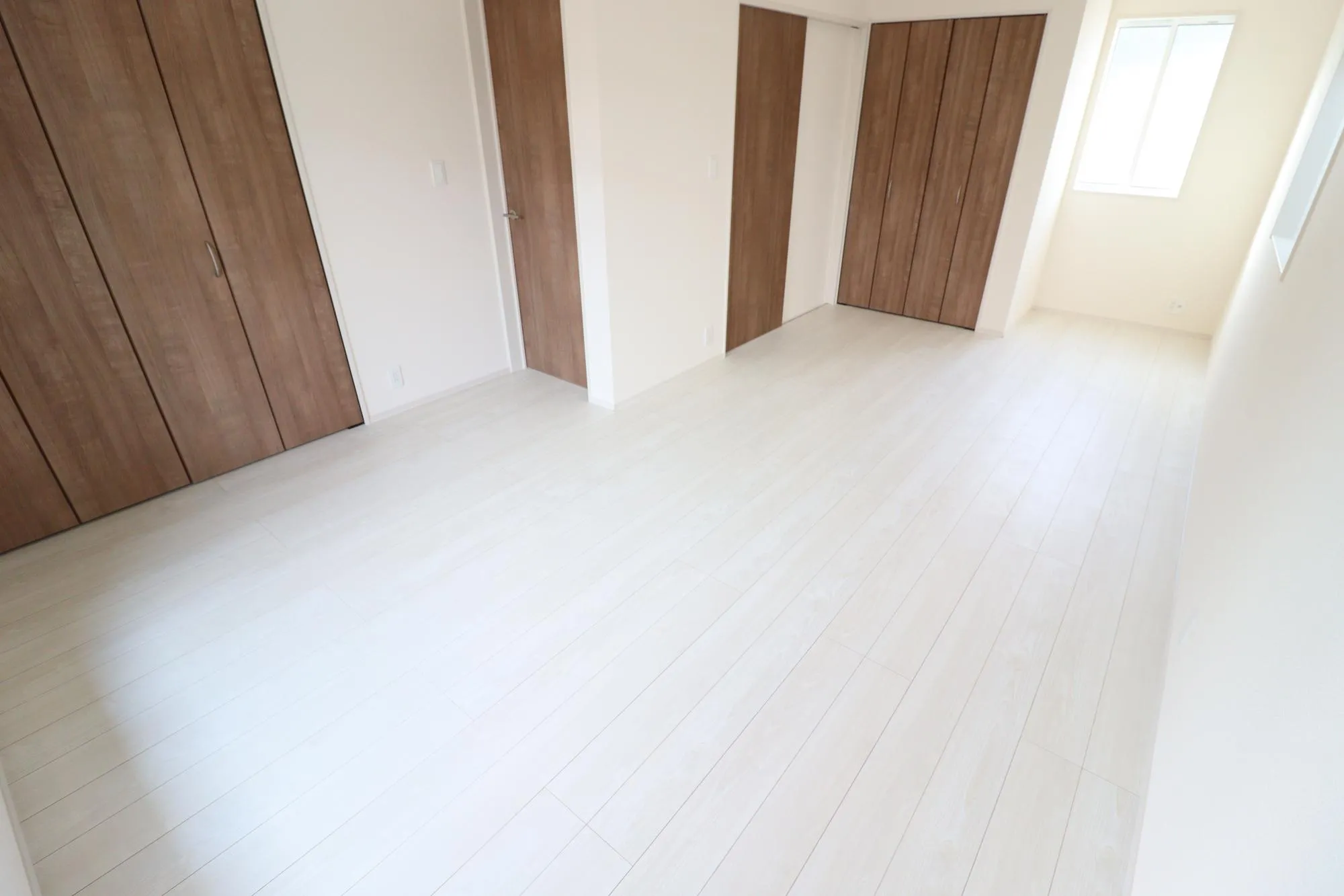 【洋室(11.25帖)/1号棟】