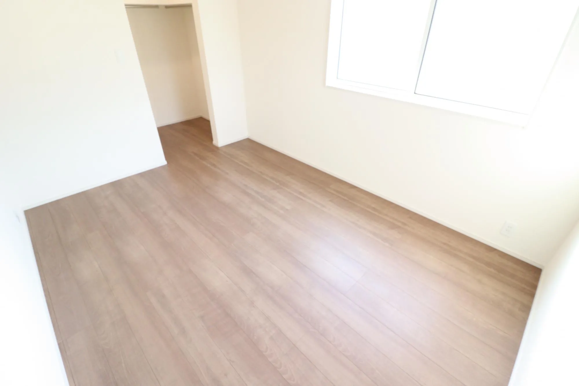 【洋室(6.0帖)/2号棟】