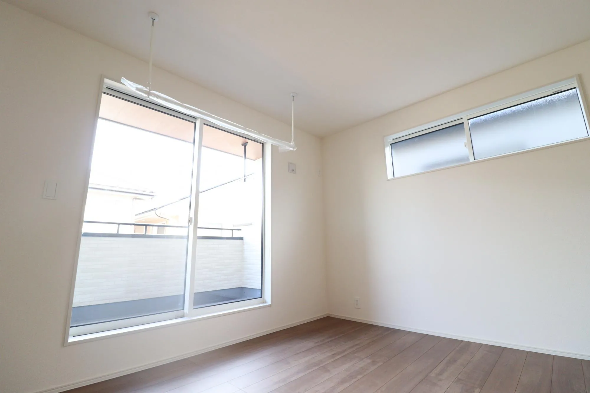 【洋室(8.0帖)/2号棟】