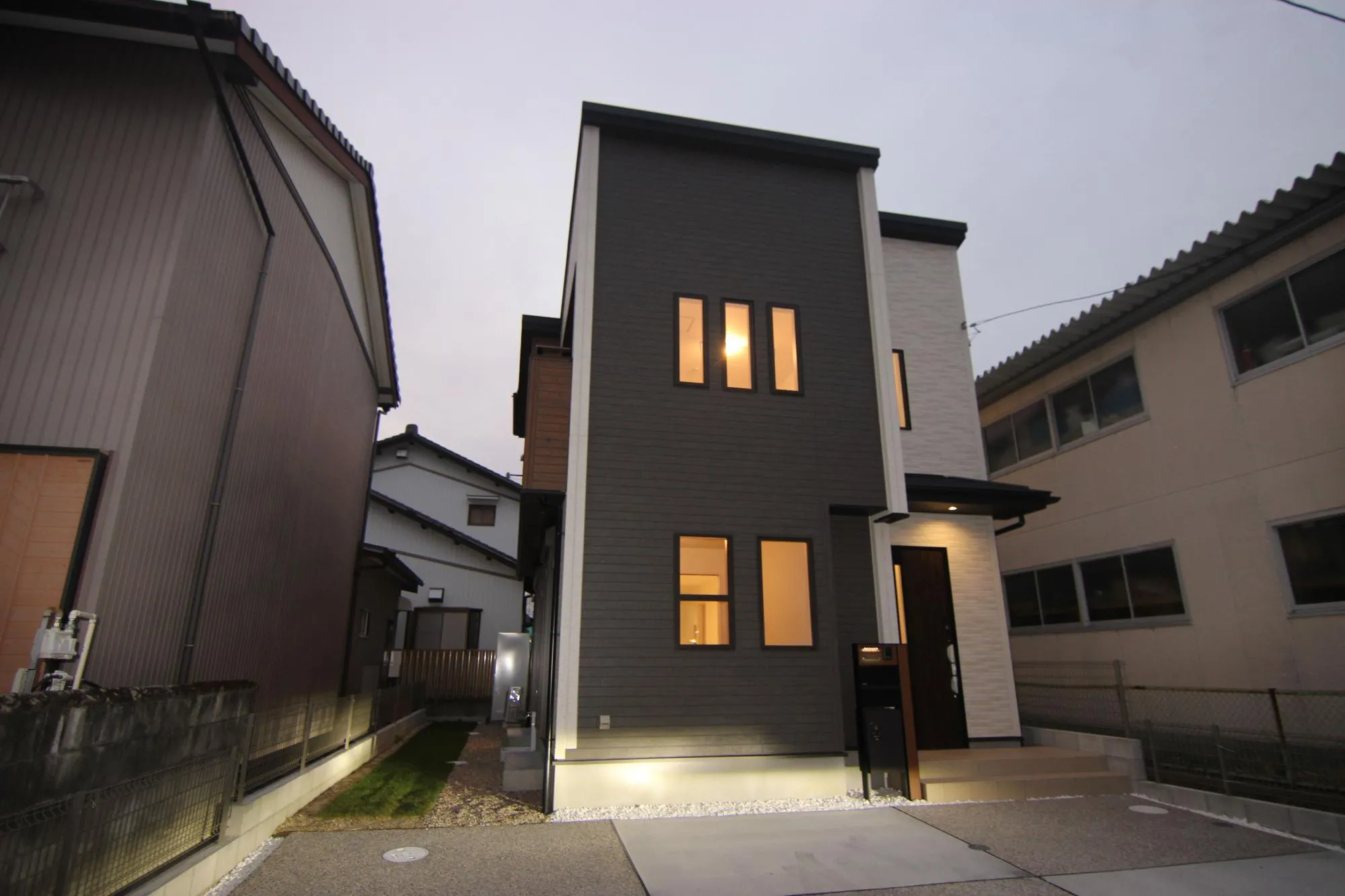 稲葉信一　片口　大人気 愛西市稲葉町の「ブルーミングガーデン 愛西市稲葉町米野1棟