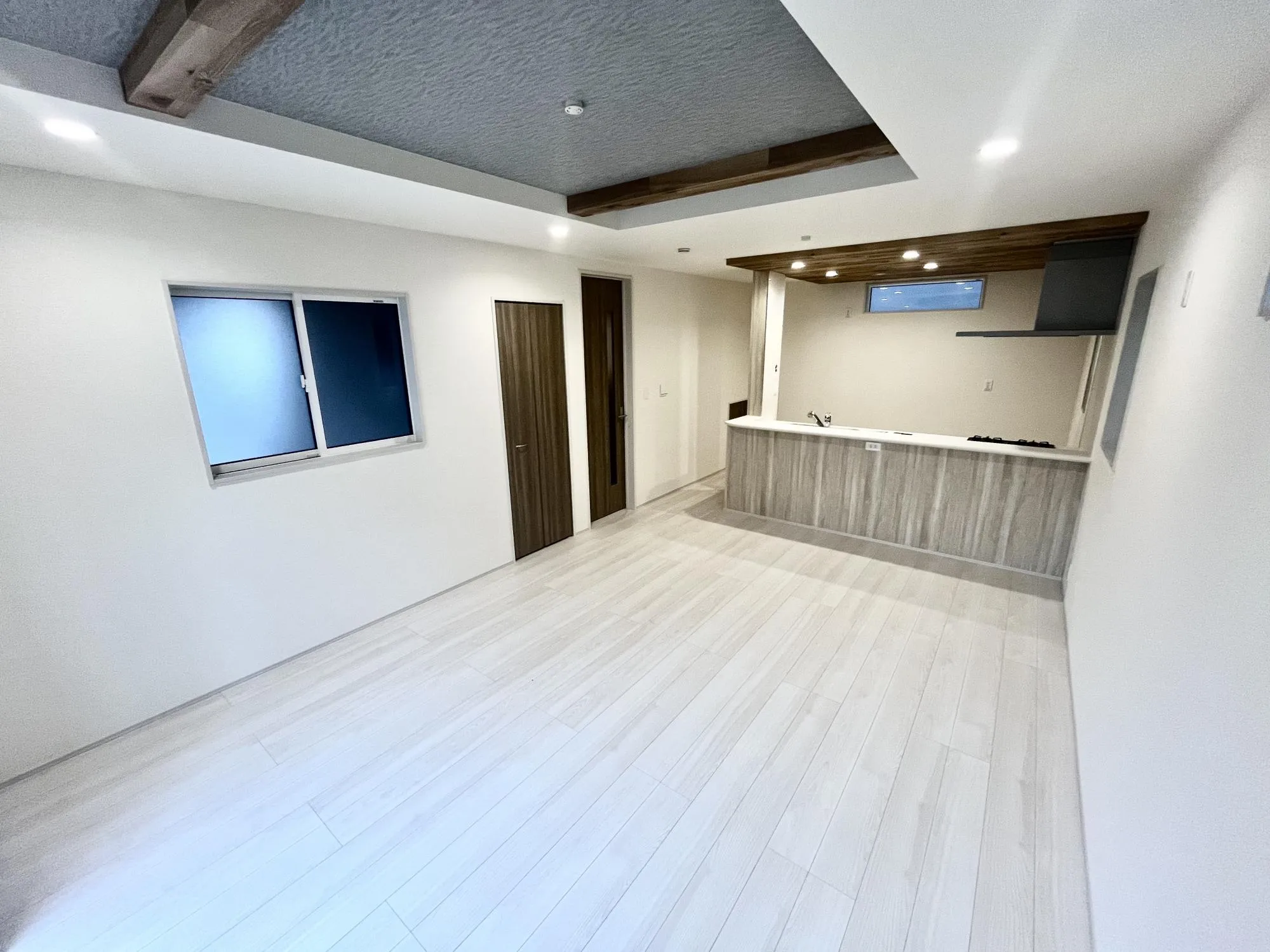 折上天井を採用し解放感溢れるリビング