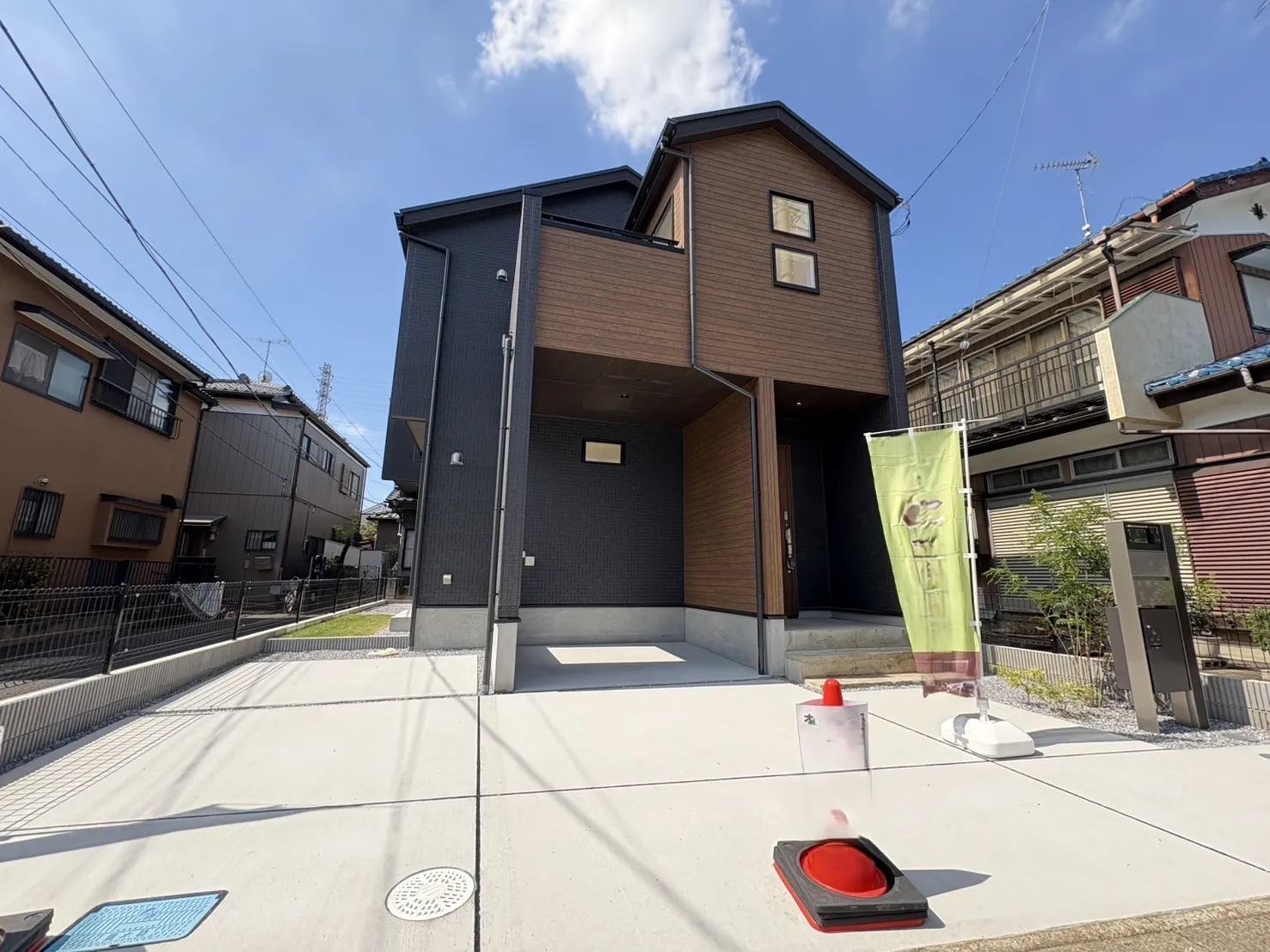 【販売現地】太陽光パネル標準装備♪