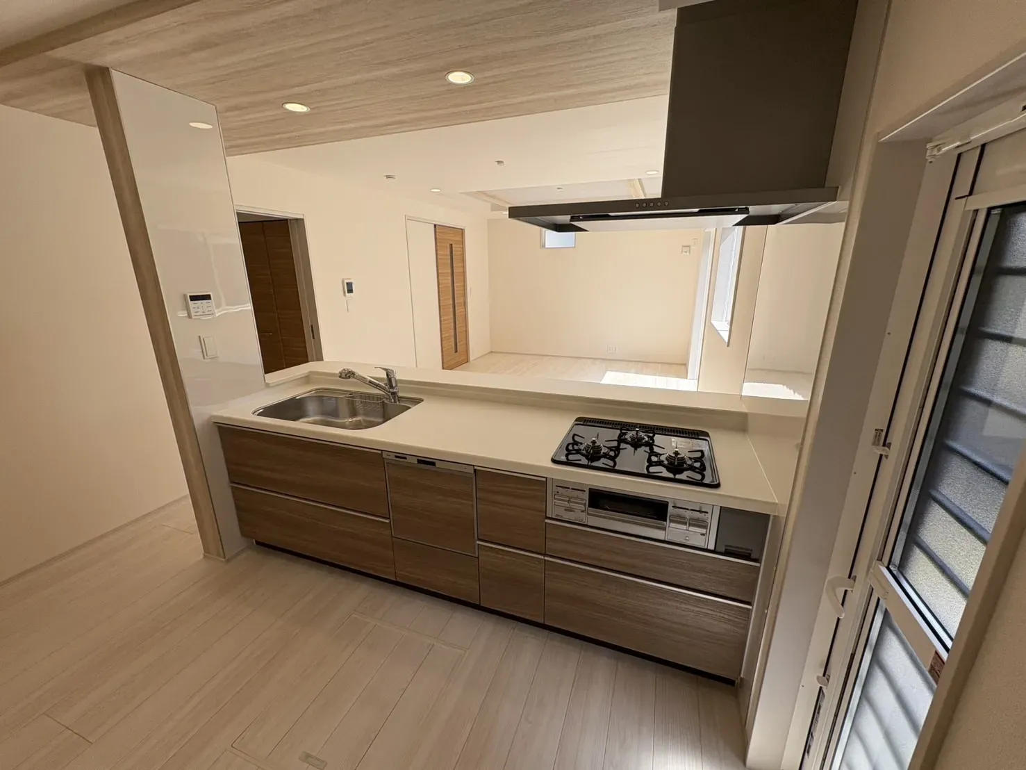 【キッチン】食洗器乾燥機、浄水器蛇口の設備充実の広々としたシステムキッチンです♪