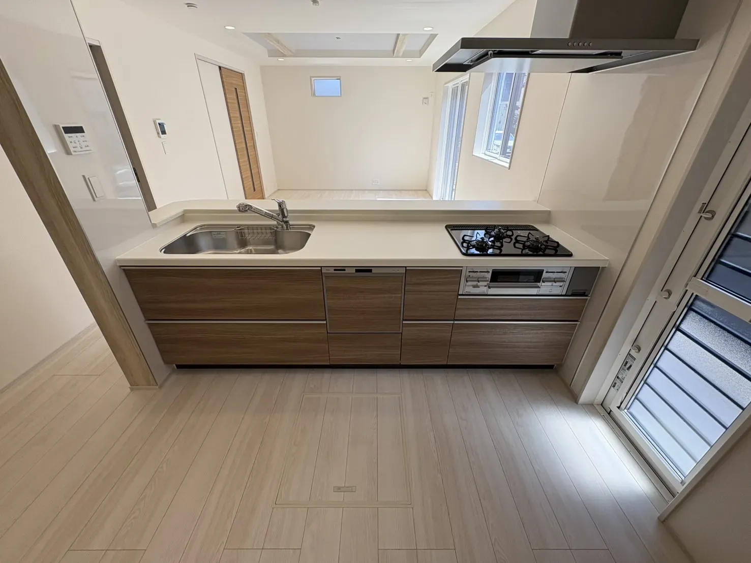 【キッチン】リビング全体が見渡せる対面キッチン♪