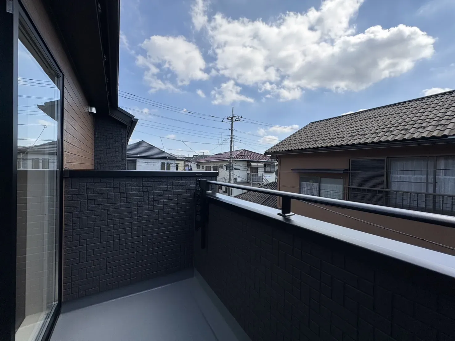 【バルコニー】便利で広々としたバルコニー日当たり良好です♪