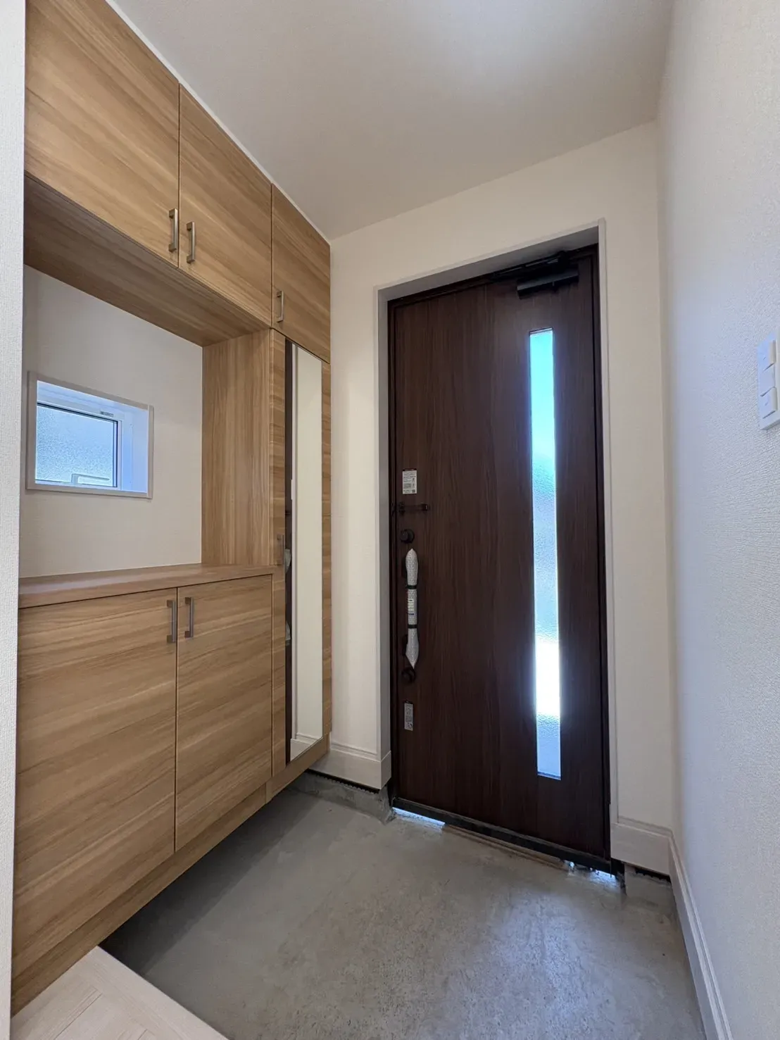 【玄関収納】大きな鏡付で、お出かけ前のチェックにも便利です♪