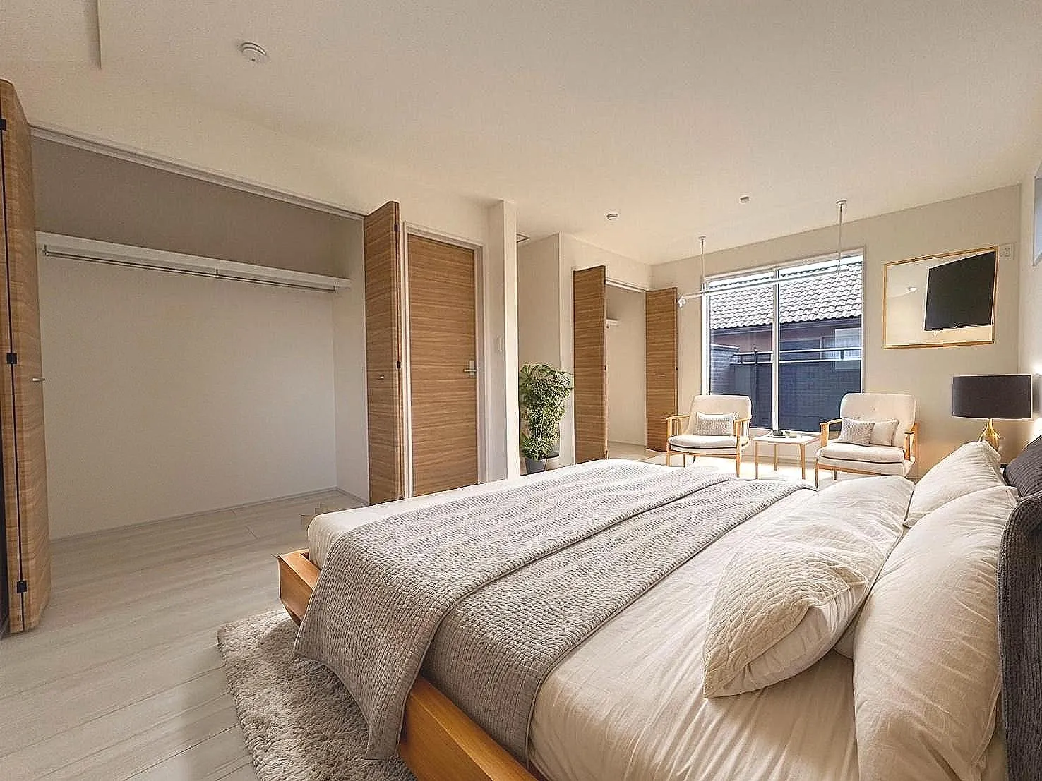 【主寝室】10帖以上の広いお部屋です♪2つの部屋にアレンジできるフレキシブルルーム