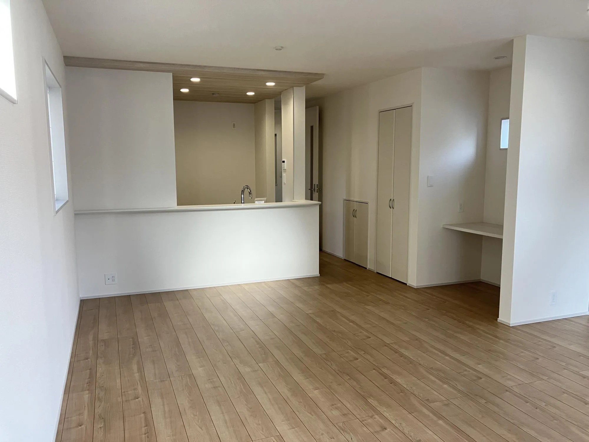 【1号棟　1階　LDK(20.75帖)】