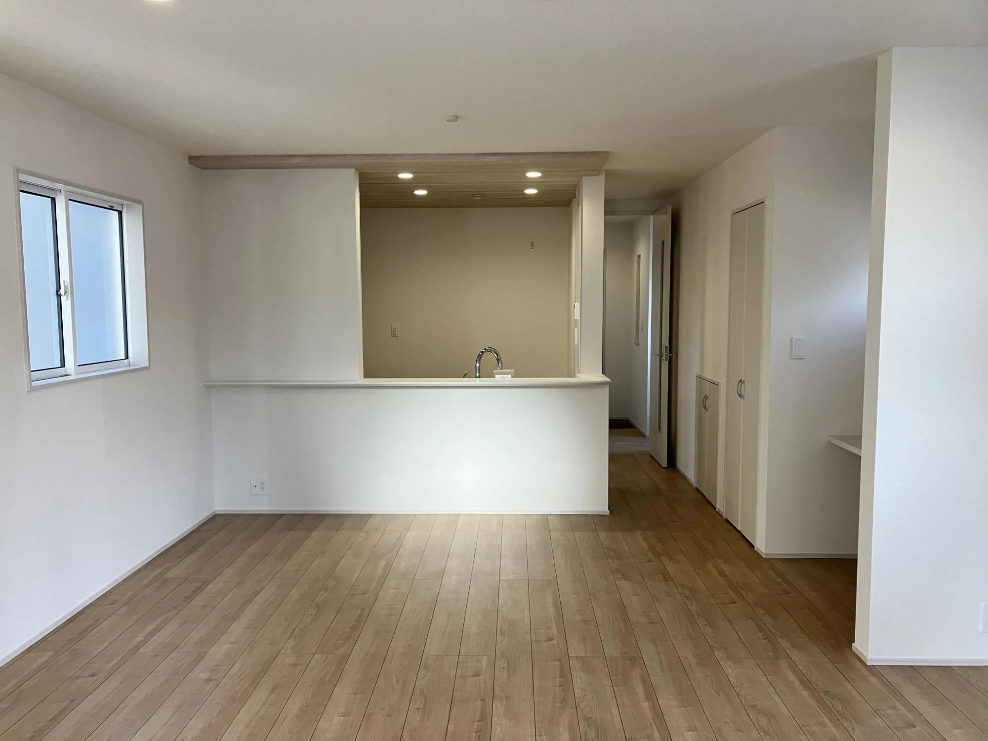 【1号棟　1階　LDK(20.75帖)】