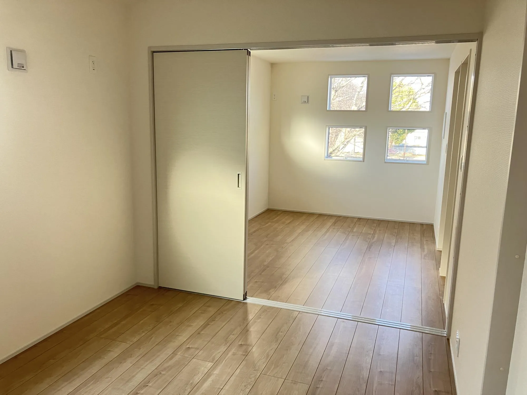 【1号棟　2階　洋室(6帖)】