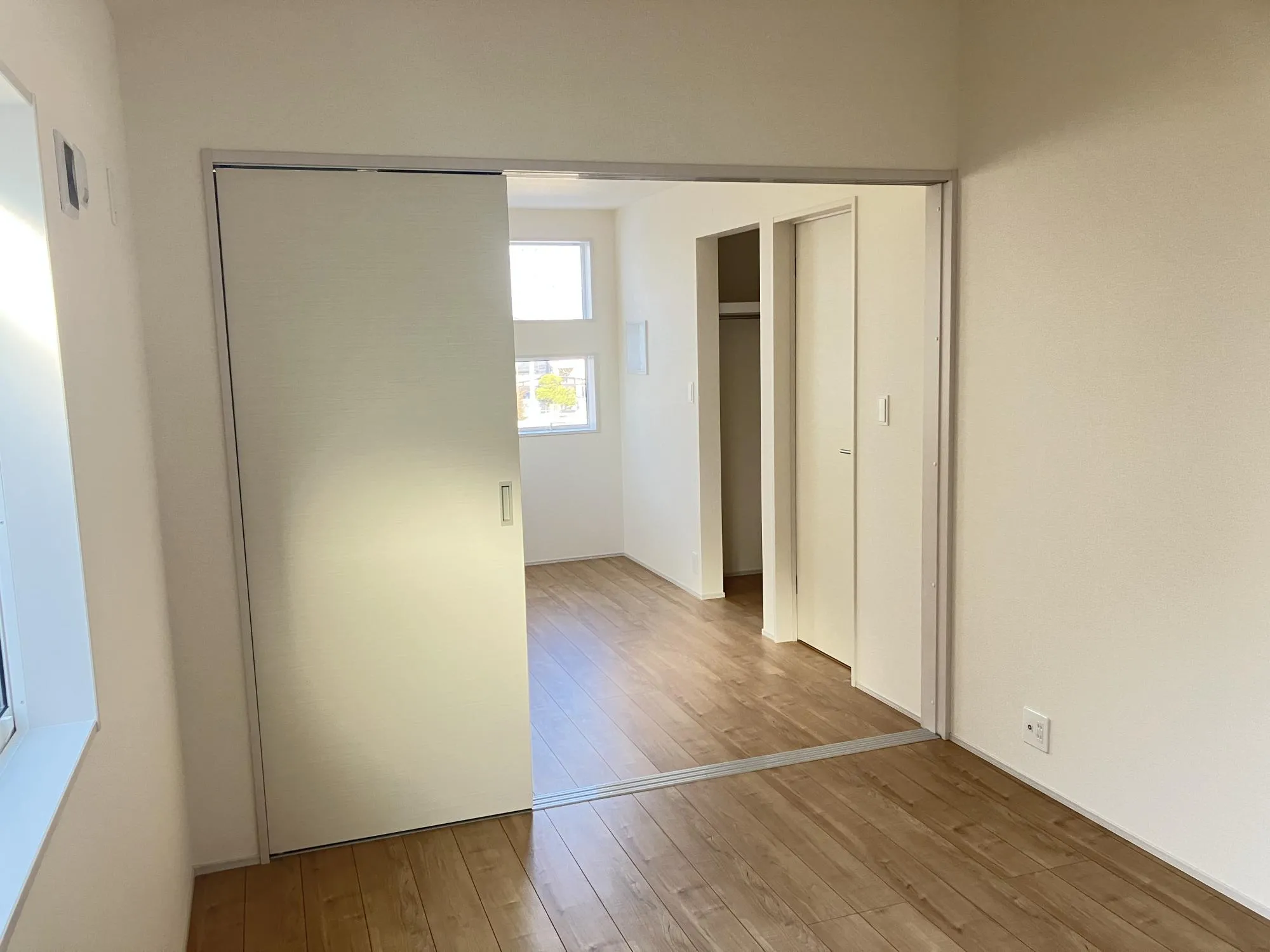 【1号棟　2階　洋室(6帖)】