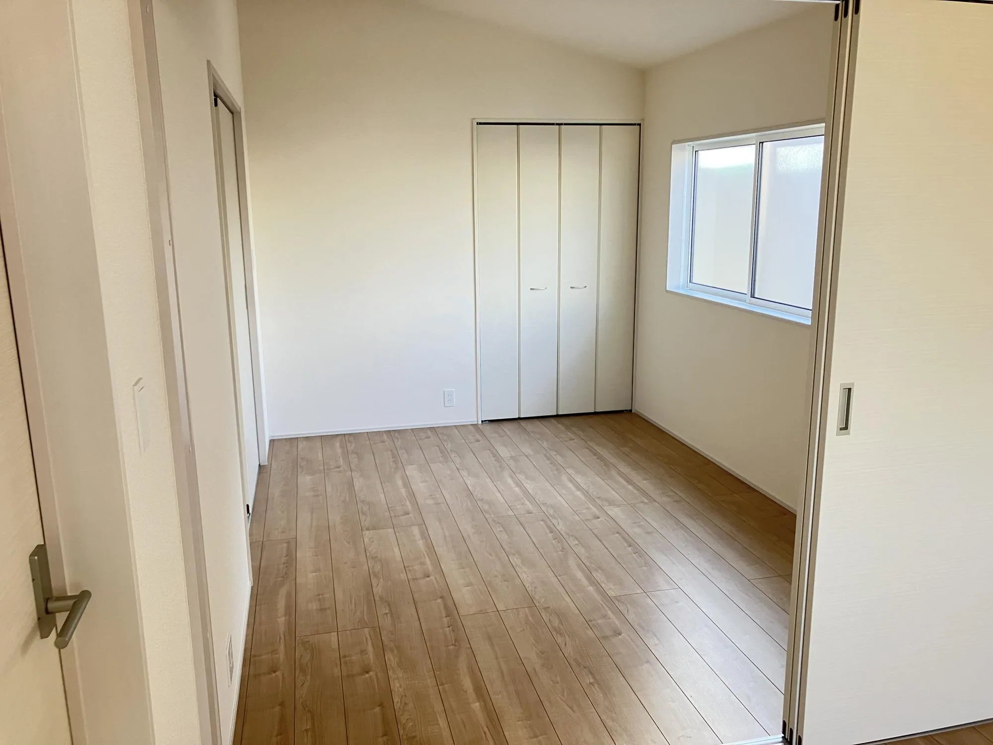 【1号棟　2階　洋室(6帖)】