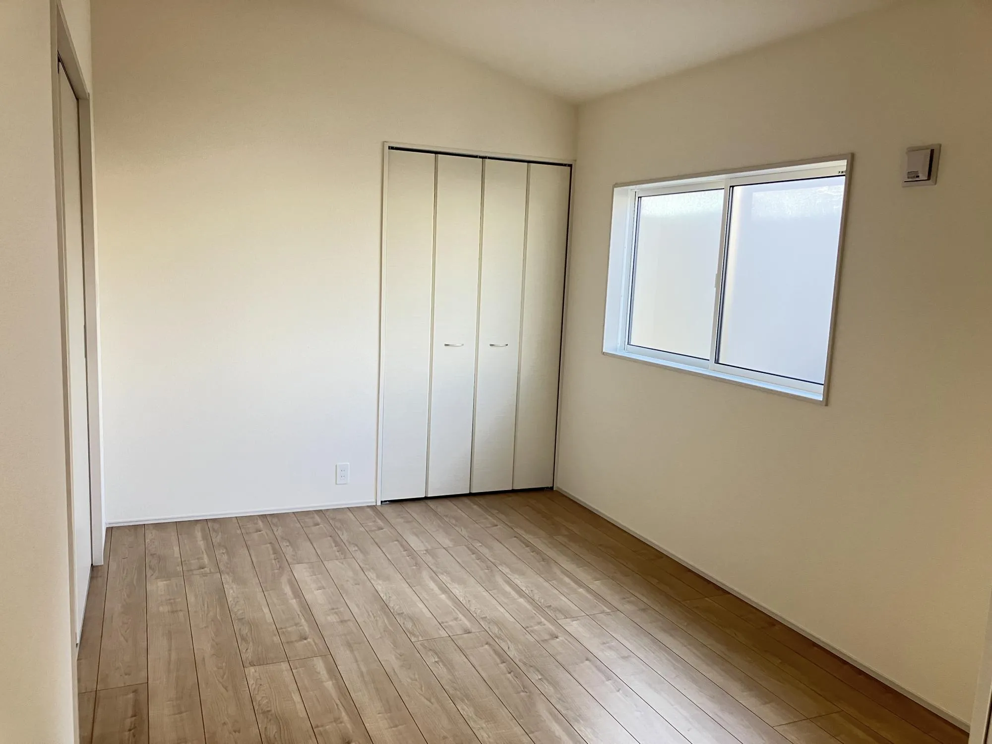 【1号棟　2階　洋室(6帖)】