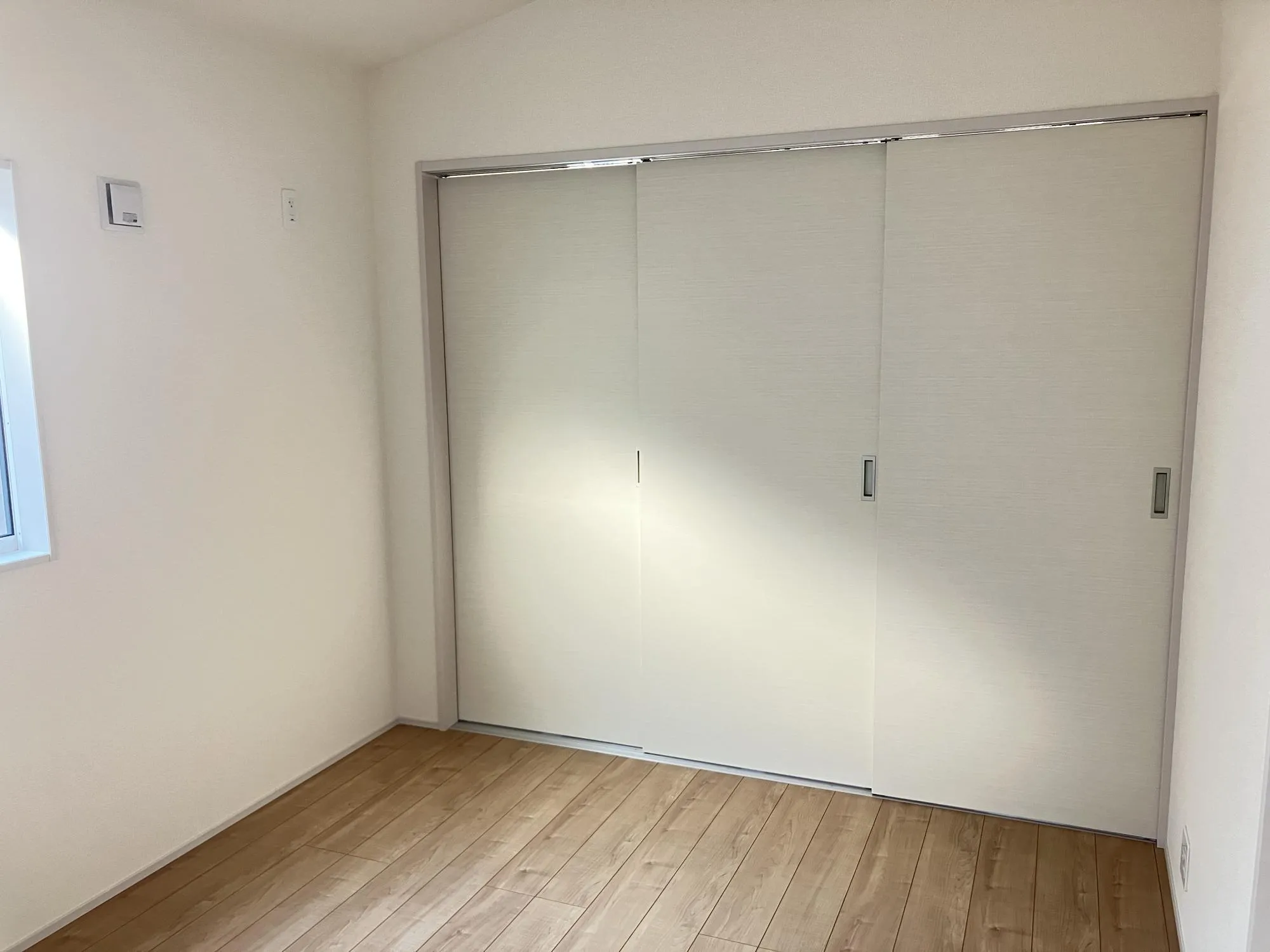 【1号棟　2階　洋室(6帖)】