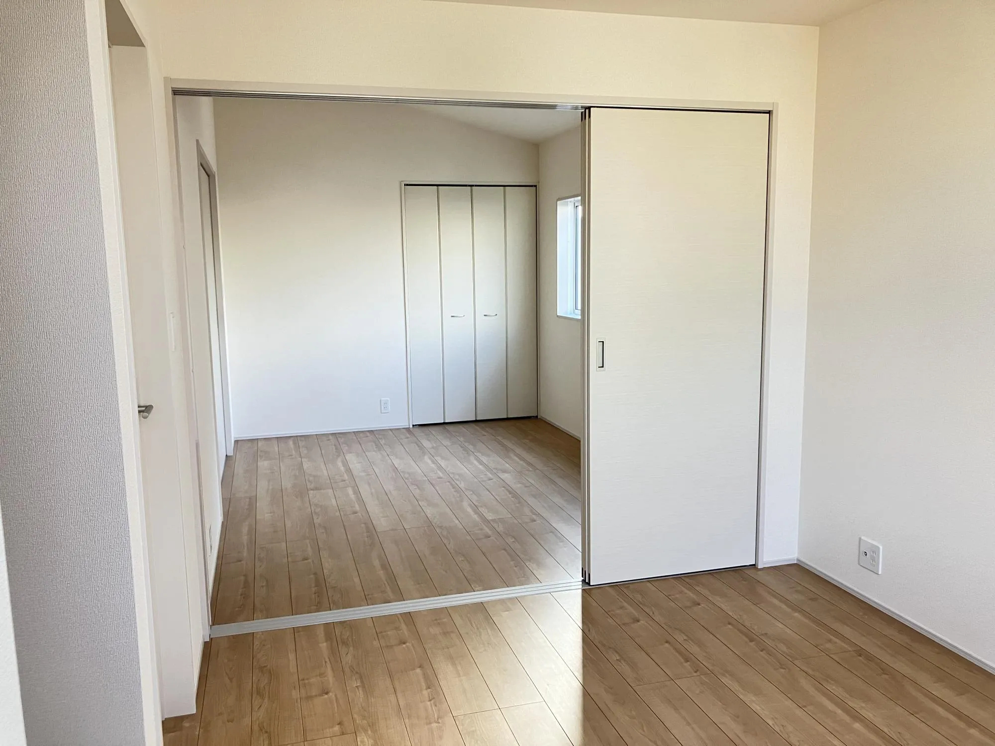 【1号棟　2階　洋室(6帖)】