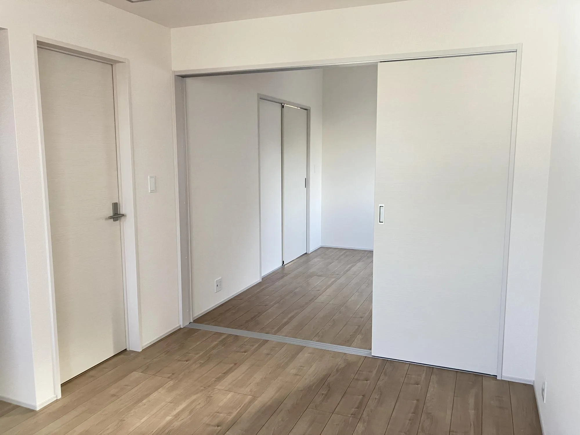 【1号棟　2階　洋室(6帖)】