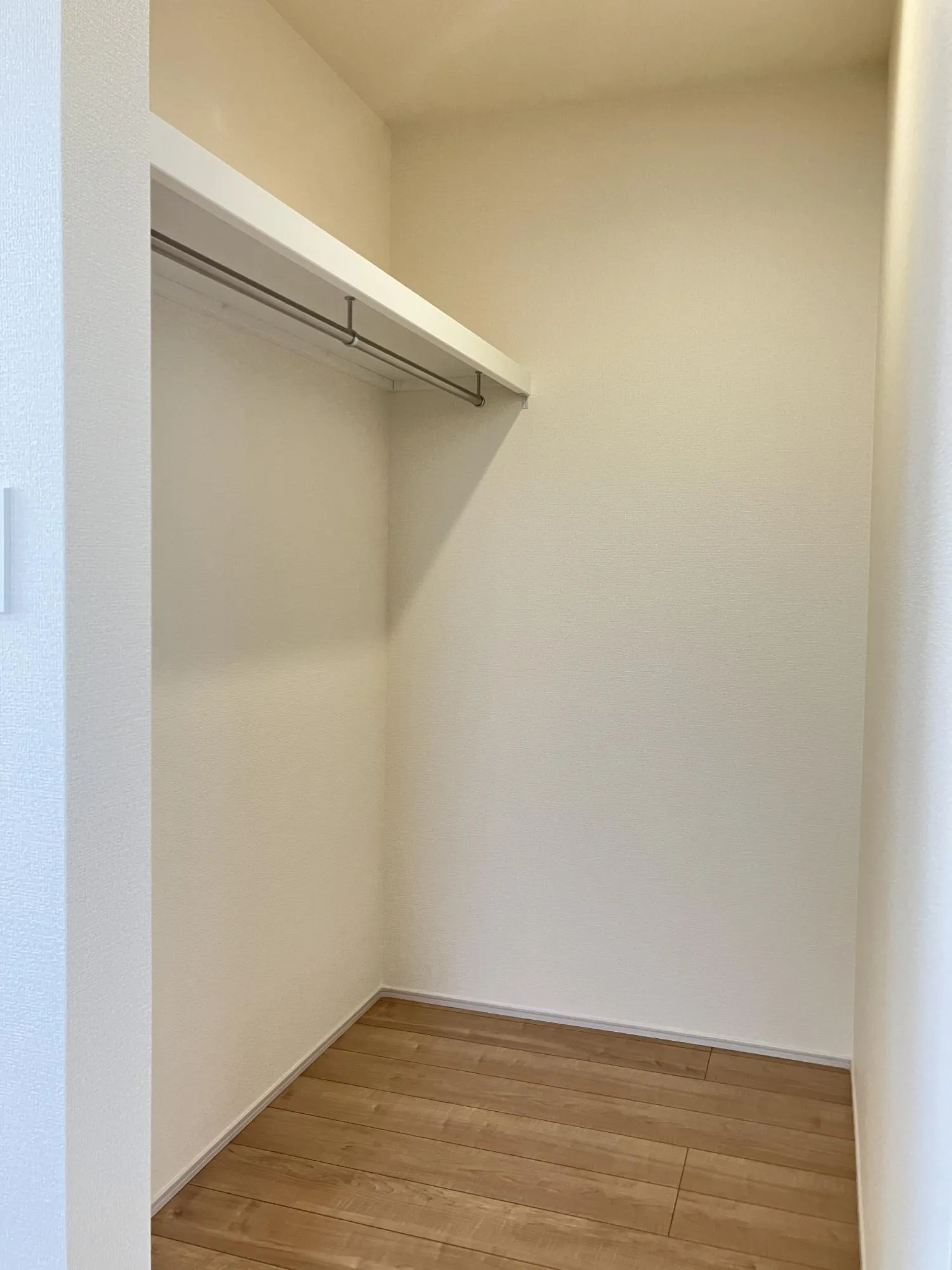 【1号棟　2階　洋室(6帖)　ウォークインクローゼット】