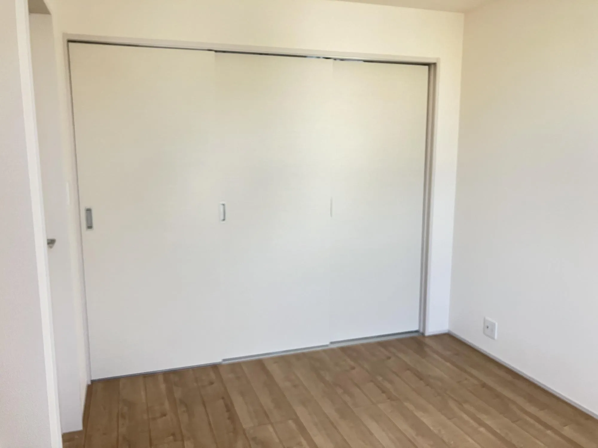 【1号棟　2階　洋室(6帖)】