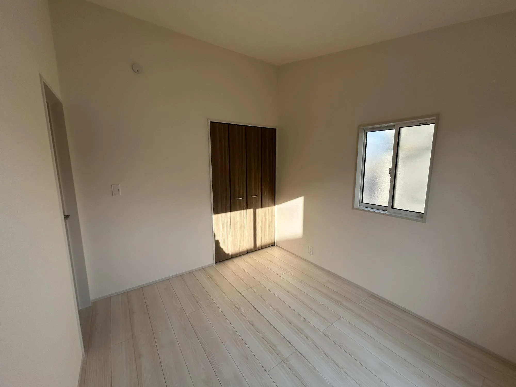 【2号棟　2階　洋室(5.25帖)】