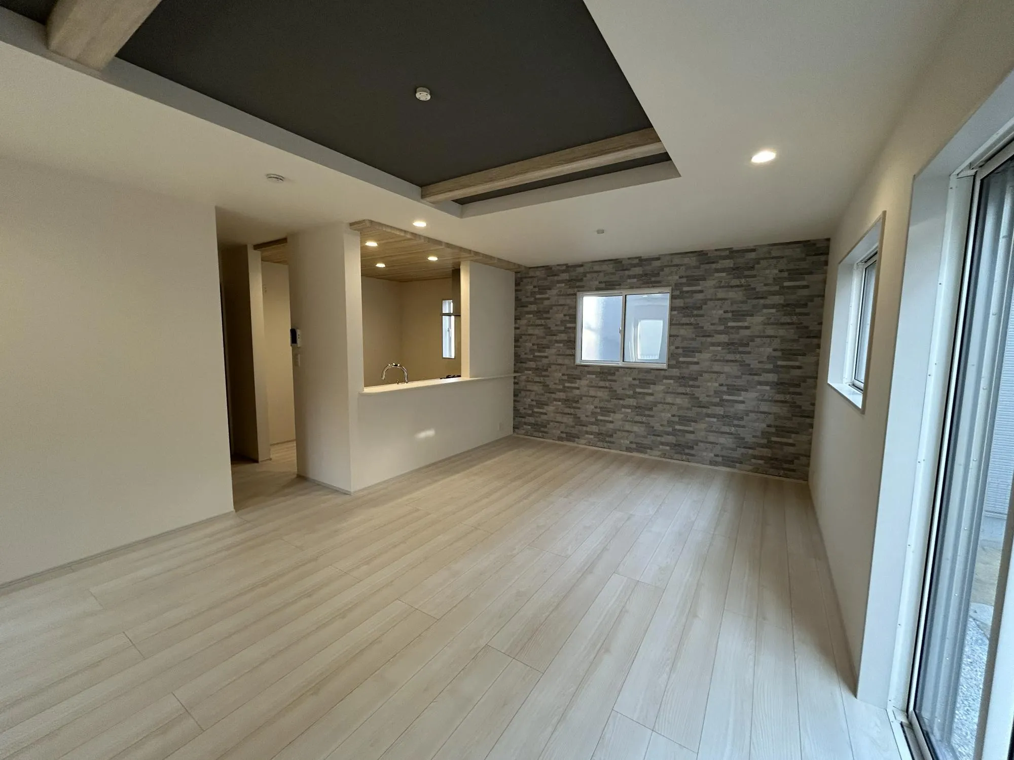 【2号棟　1階　LDK(17.75帖)】