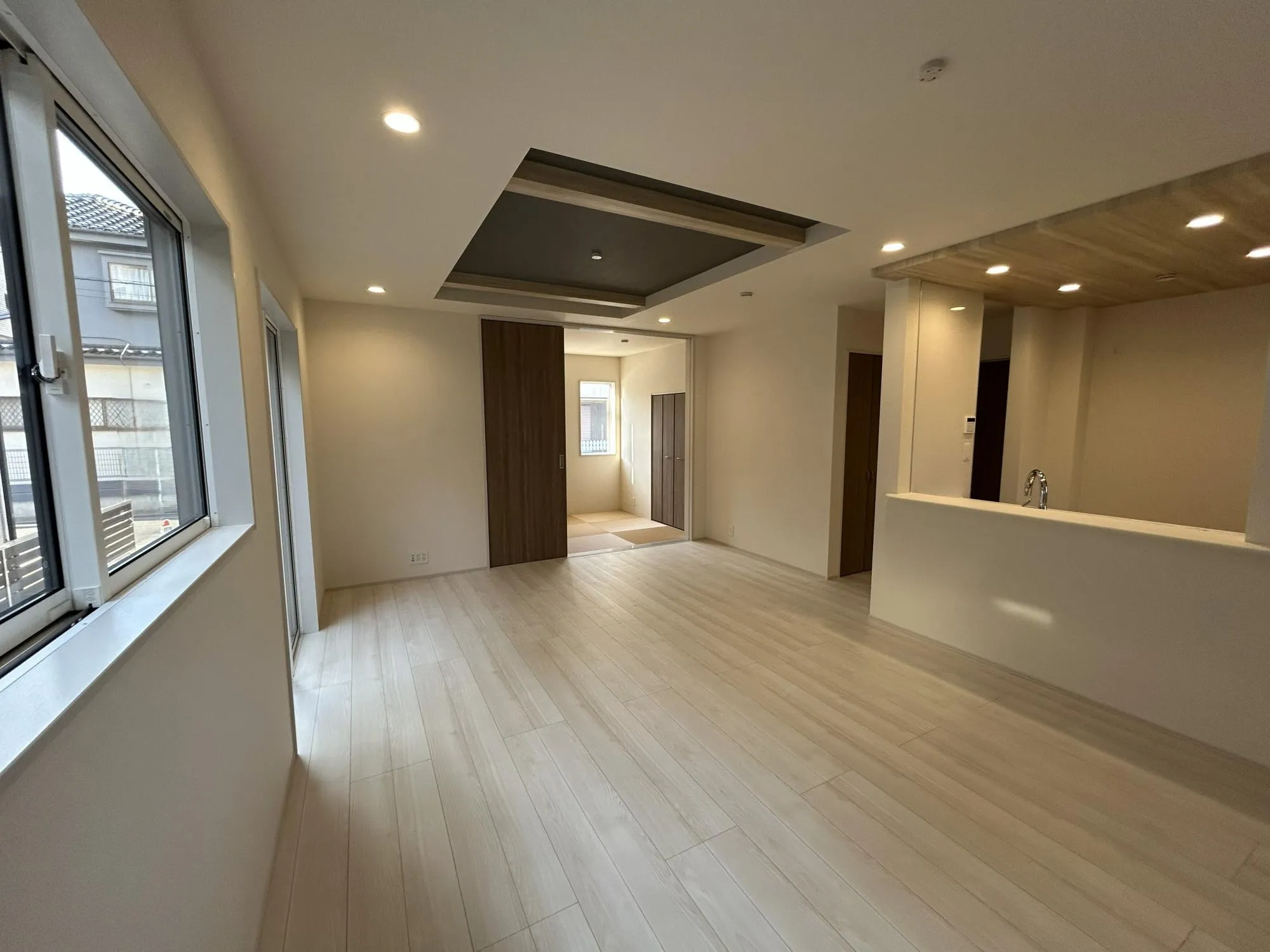 【2号棟　1階　LDK(17.75帖)】