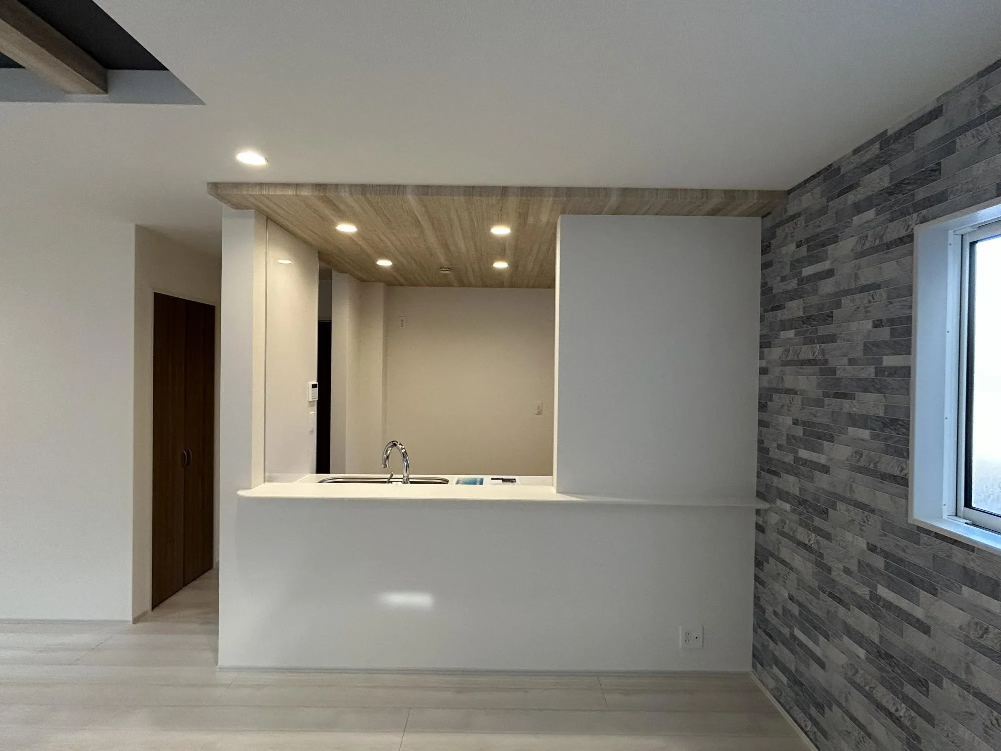 【2号棟　1階　キッチン】