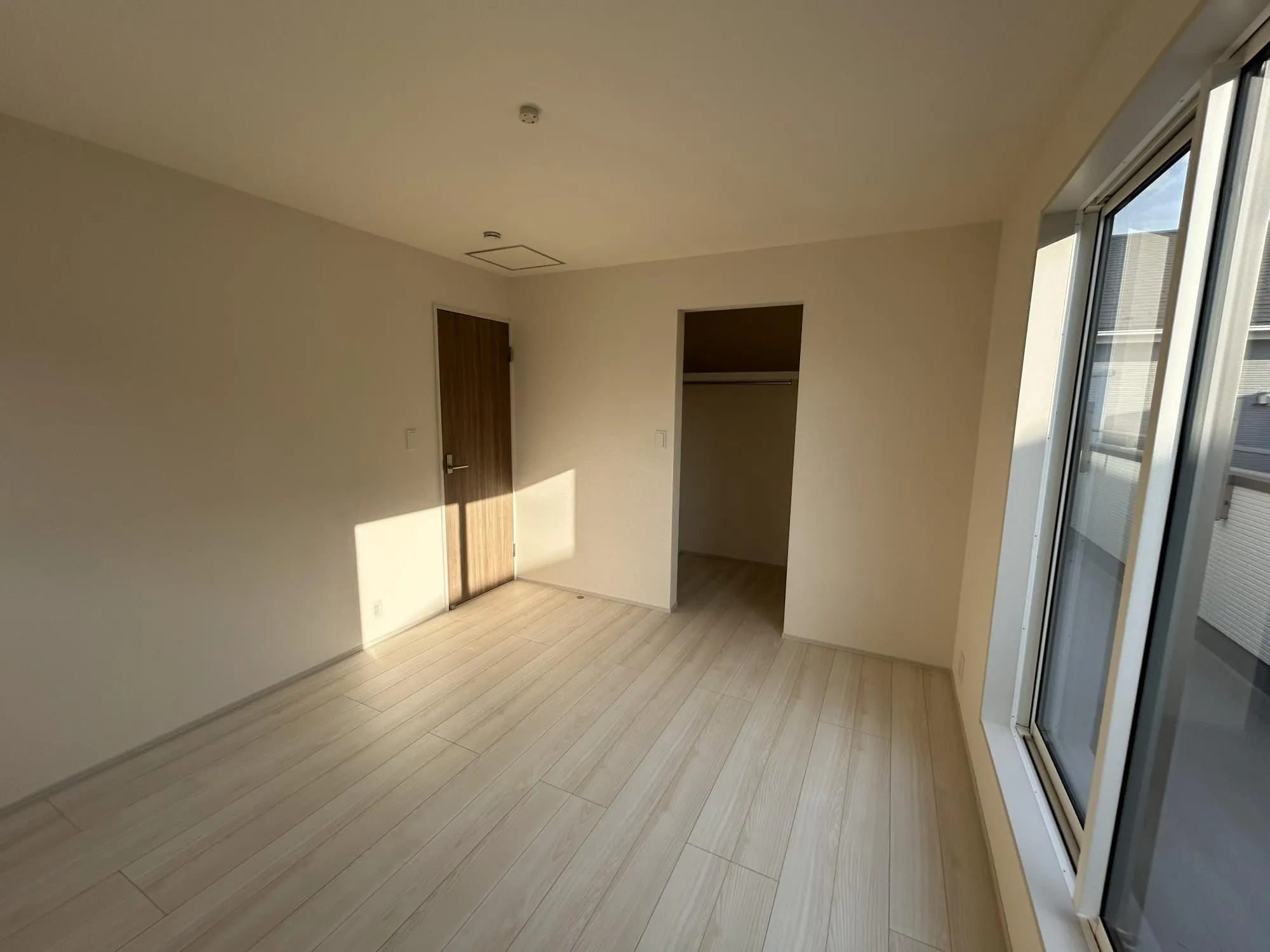 【2号棟　2階　洋室(7.14帖)】