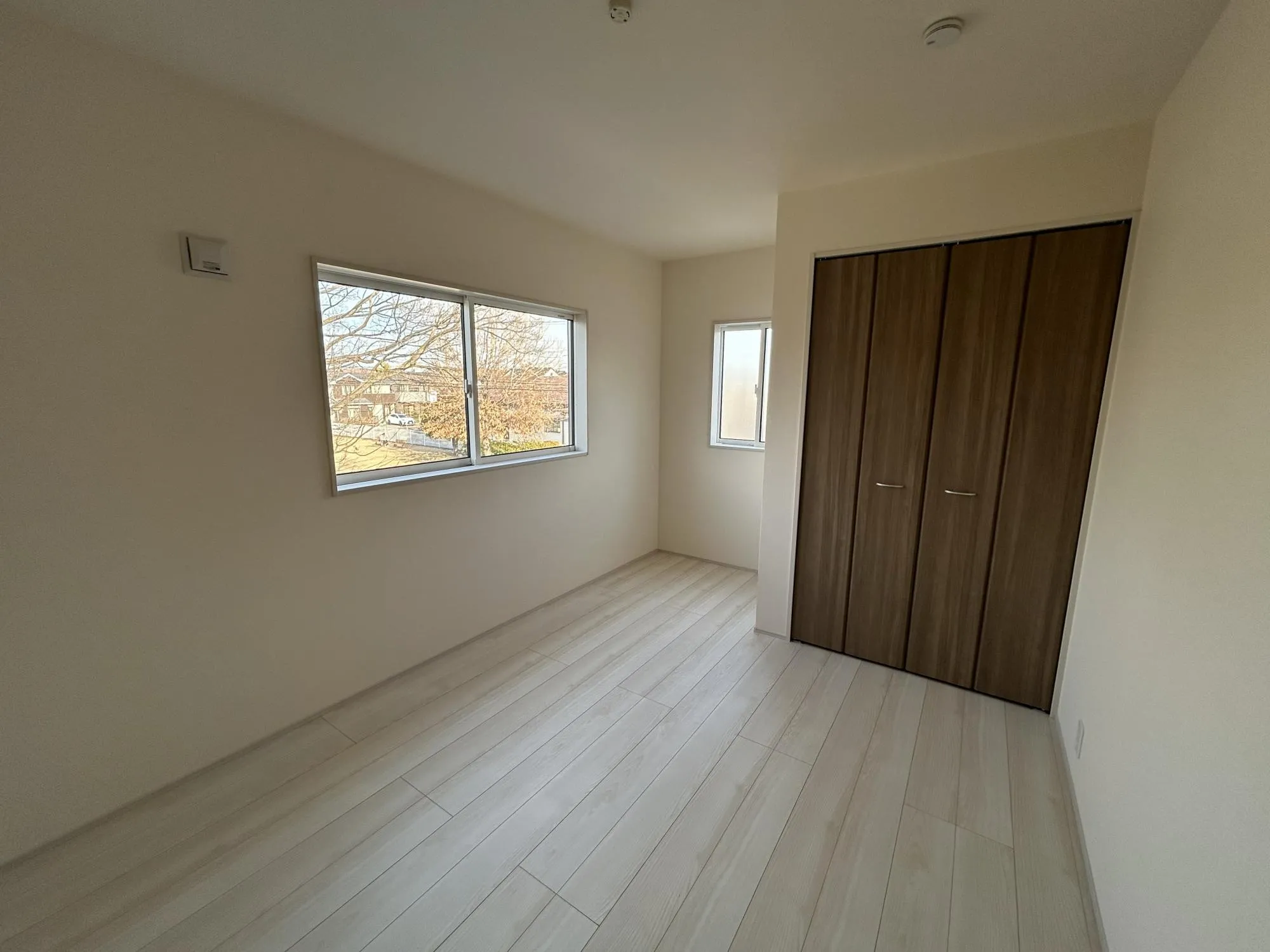 【2号棟　2階　洋室(6帖)】