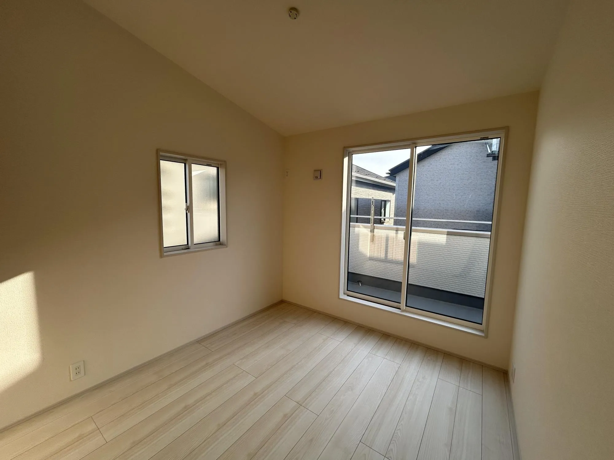 【2号棟　2階　洋室(5.25帖)】