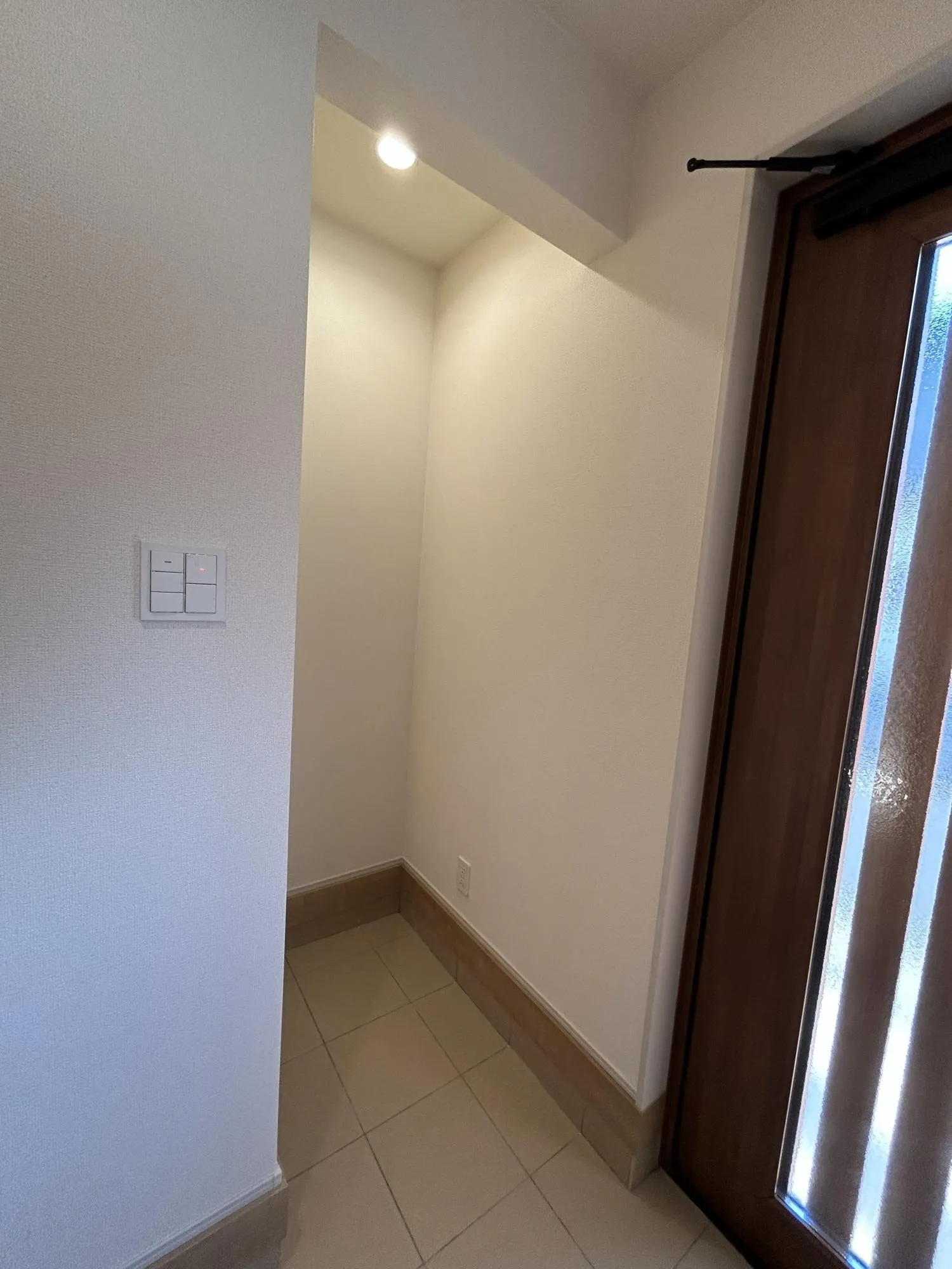 【3号棟　1階　玄関】