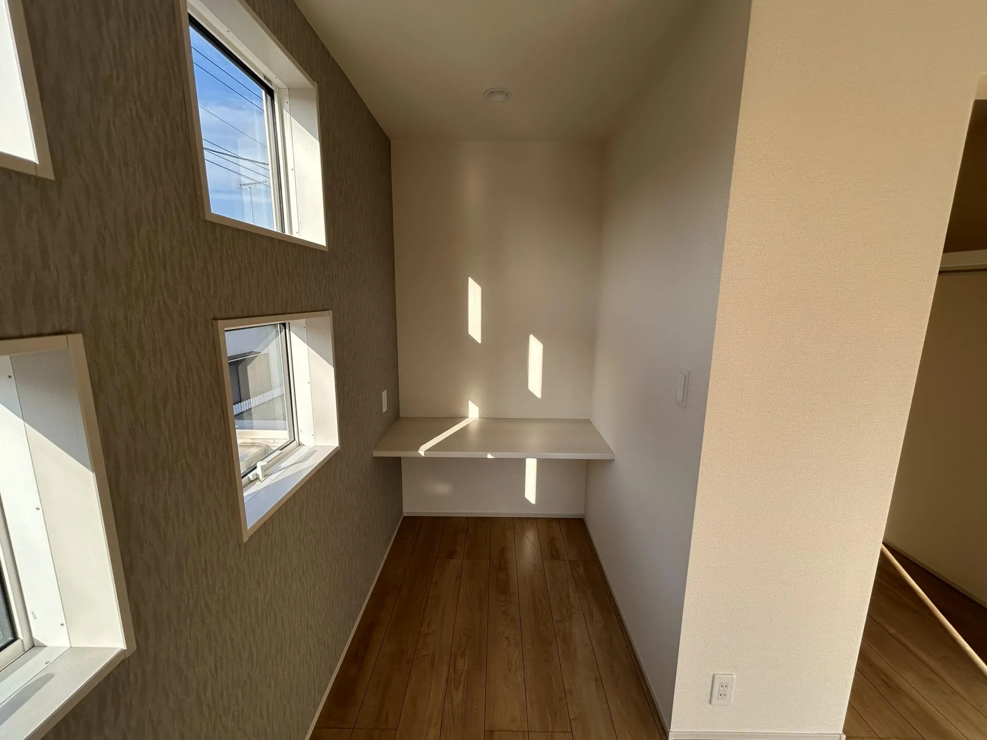 【3号棟　2階　洋室(8.12帖)　カウンター】