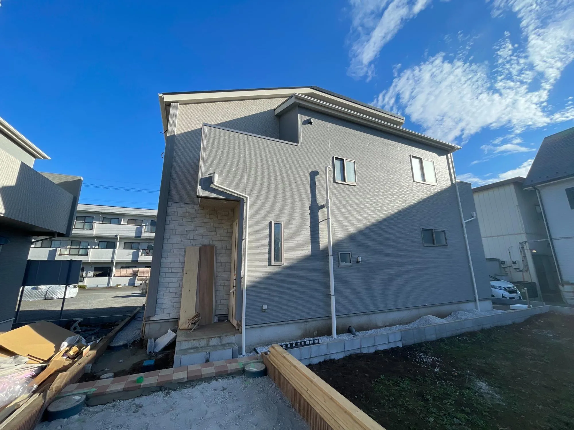 【4号棟 外観】