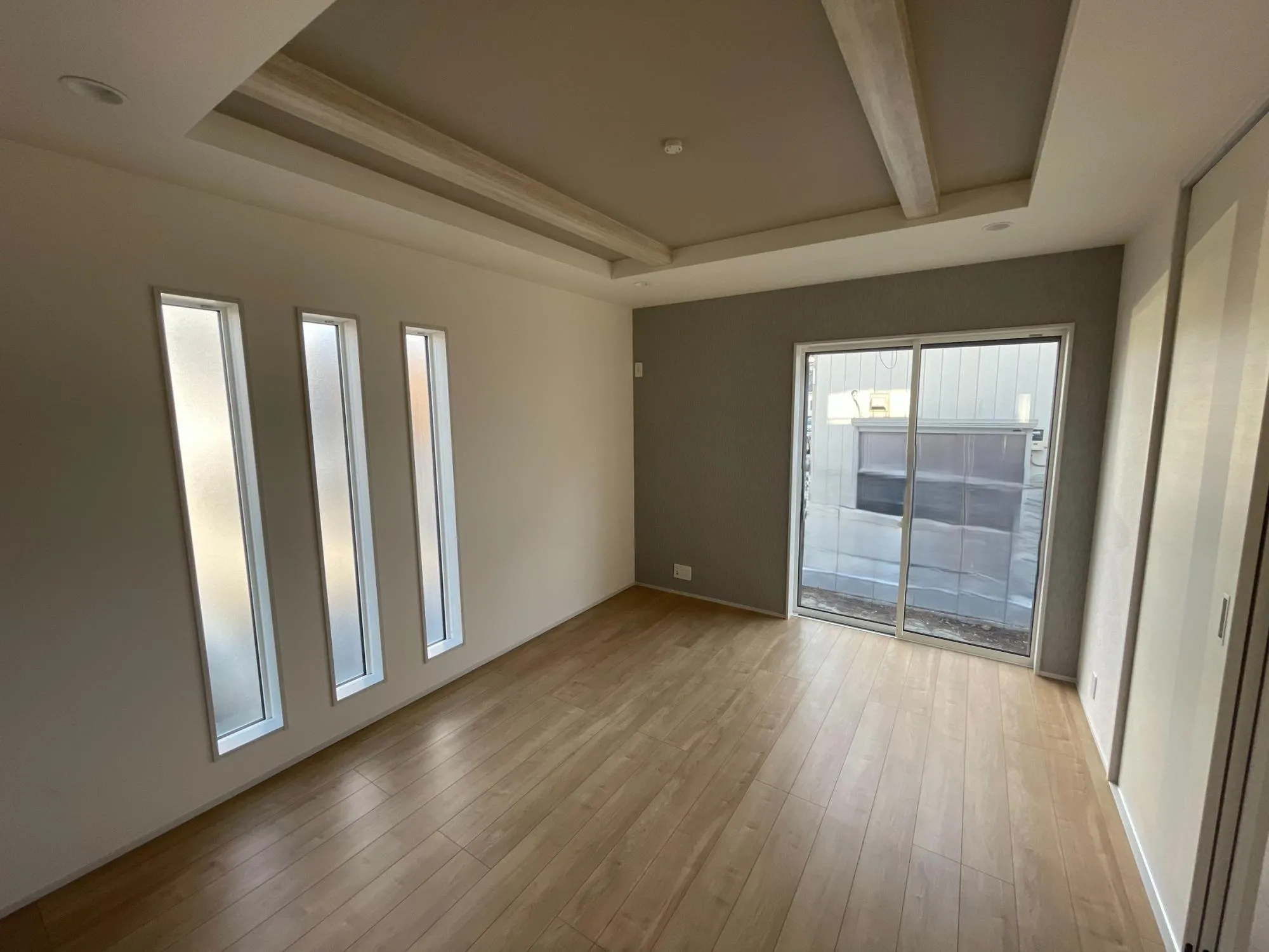 【4号棟 LDK(18帖)】