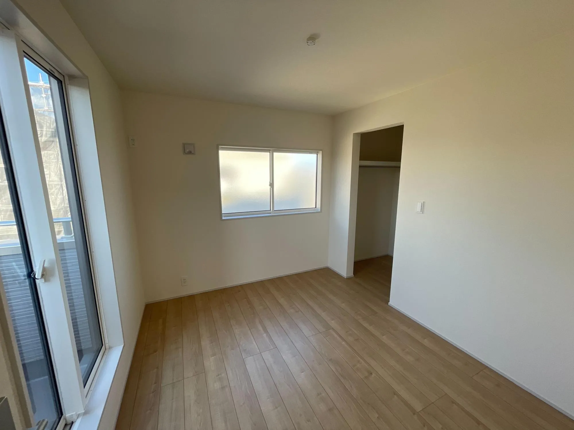 【4号棟 洋室(5.25帖)】