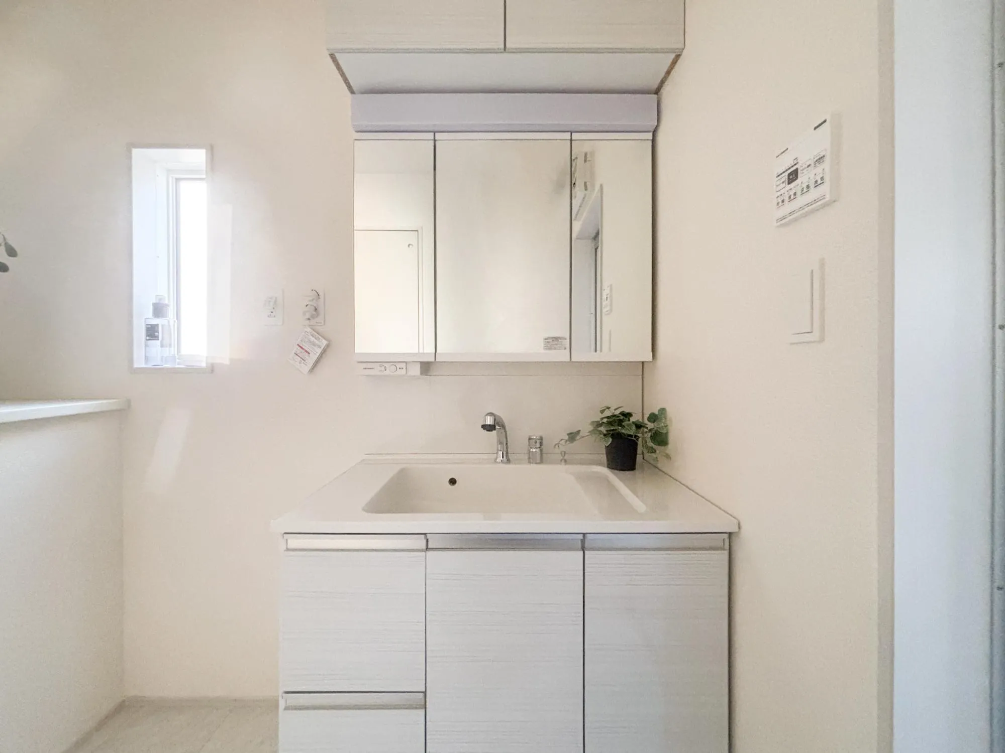 【4号棟　1階　洗面所】