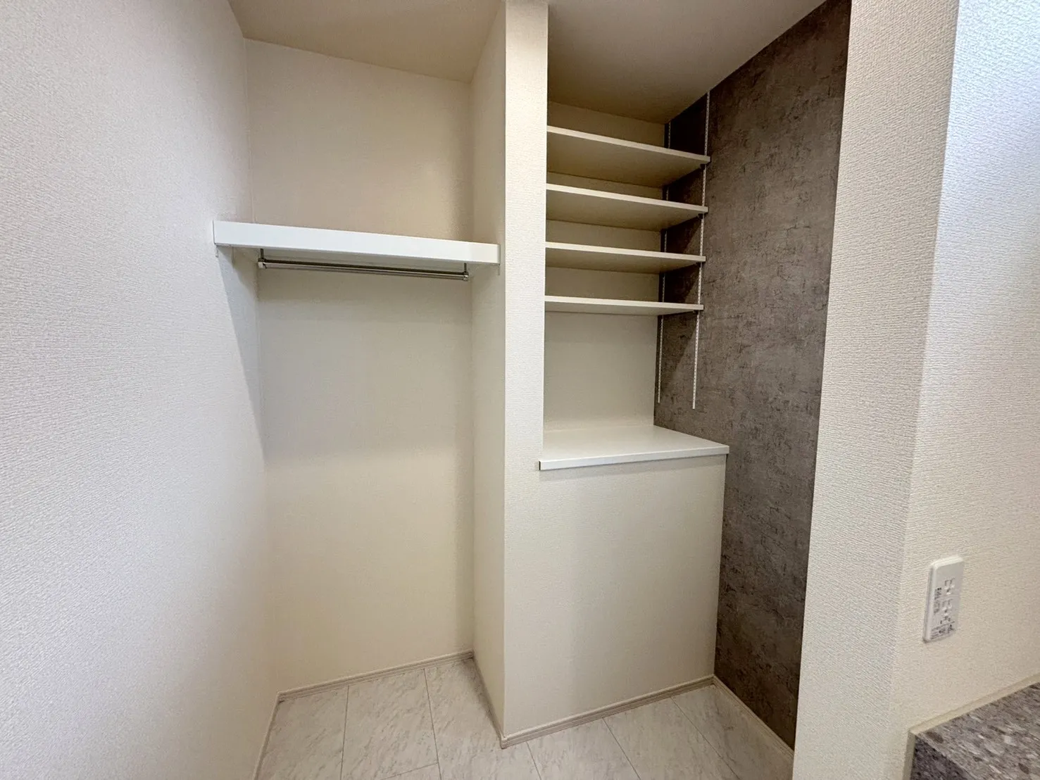 【1号棟:洗面室収納】