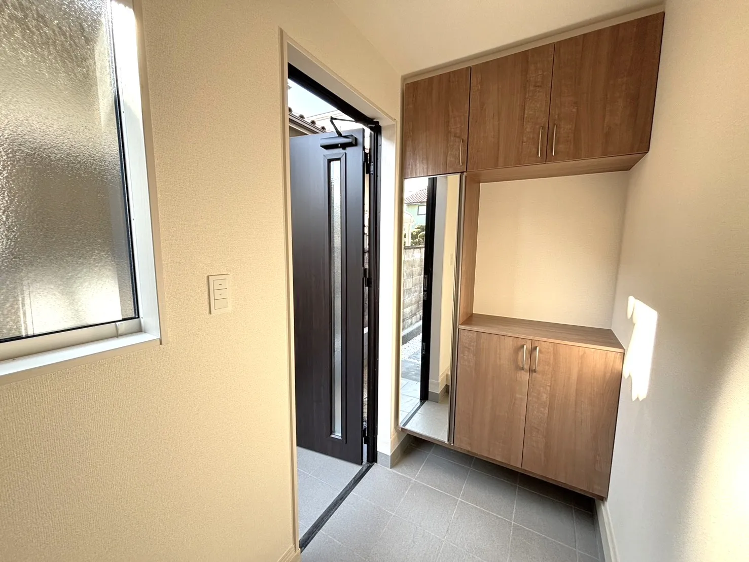 【1号棟:玄関】