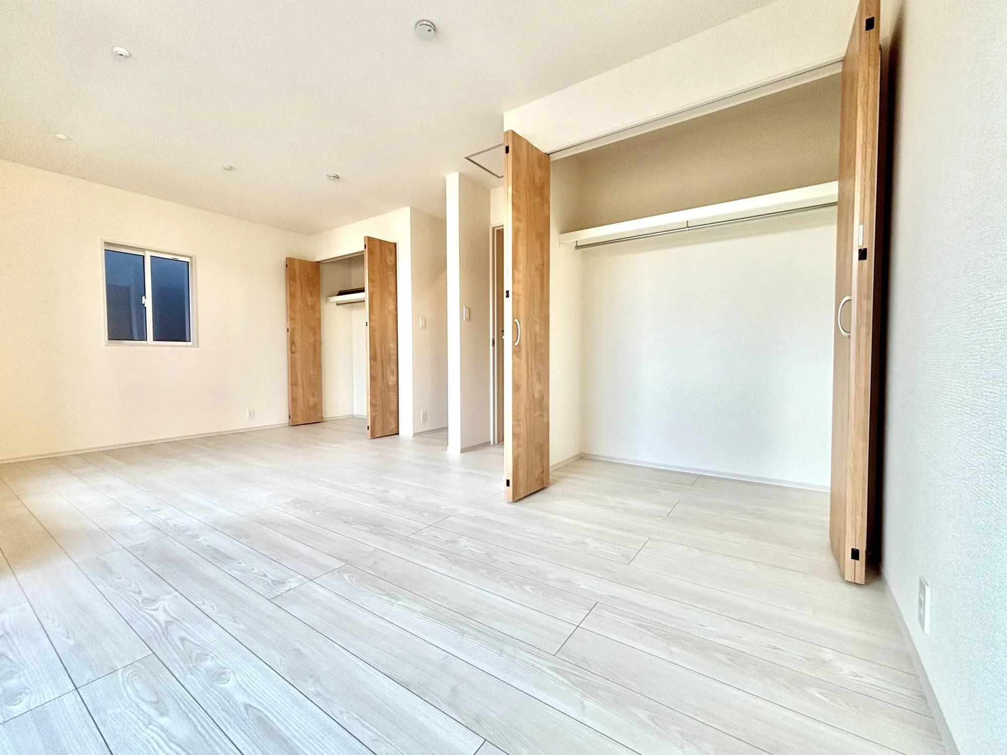 【洋室(11.09帖)】