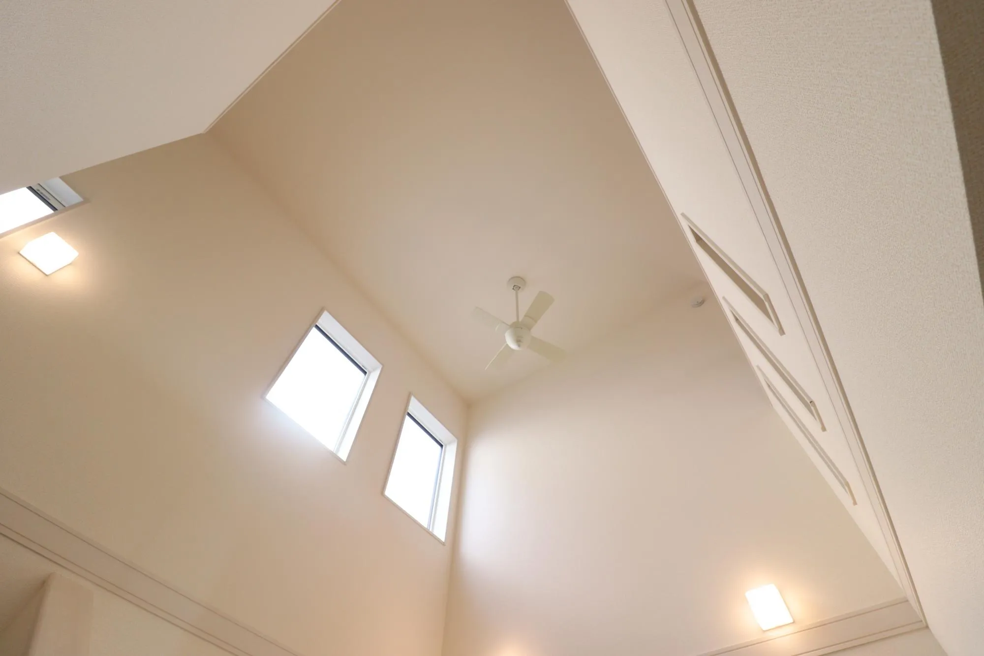 【①号棟　マルチスキップ吹き抜け】