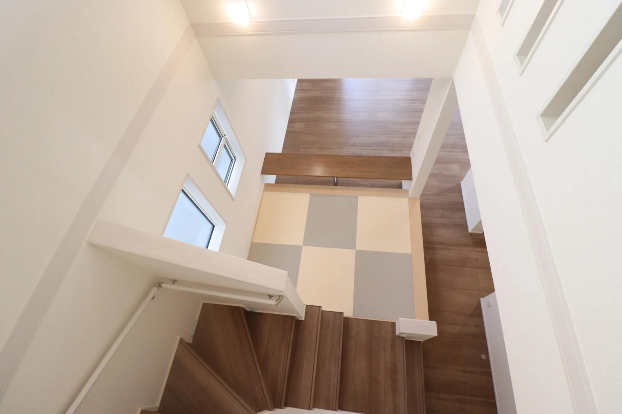 【①号棟　マルチスキップ吹き抜け】