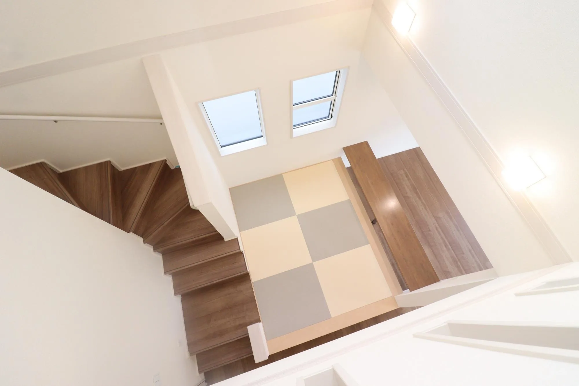 【①号棟　マルチスキップ吹き抜け】