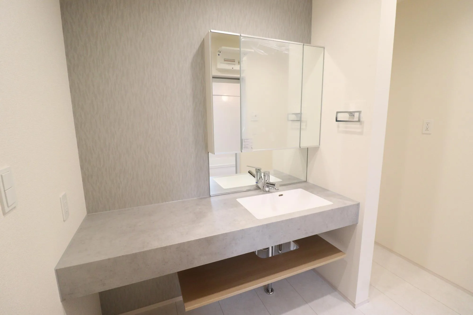 【①号棟　洗面化粧台】